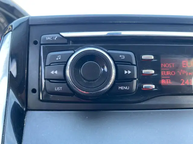 Peugeot 208 view 9