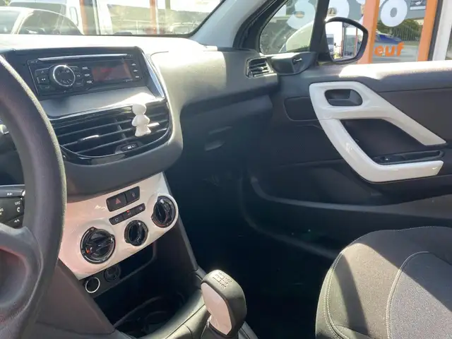 Peugeot 208 view 7