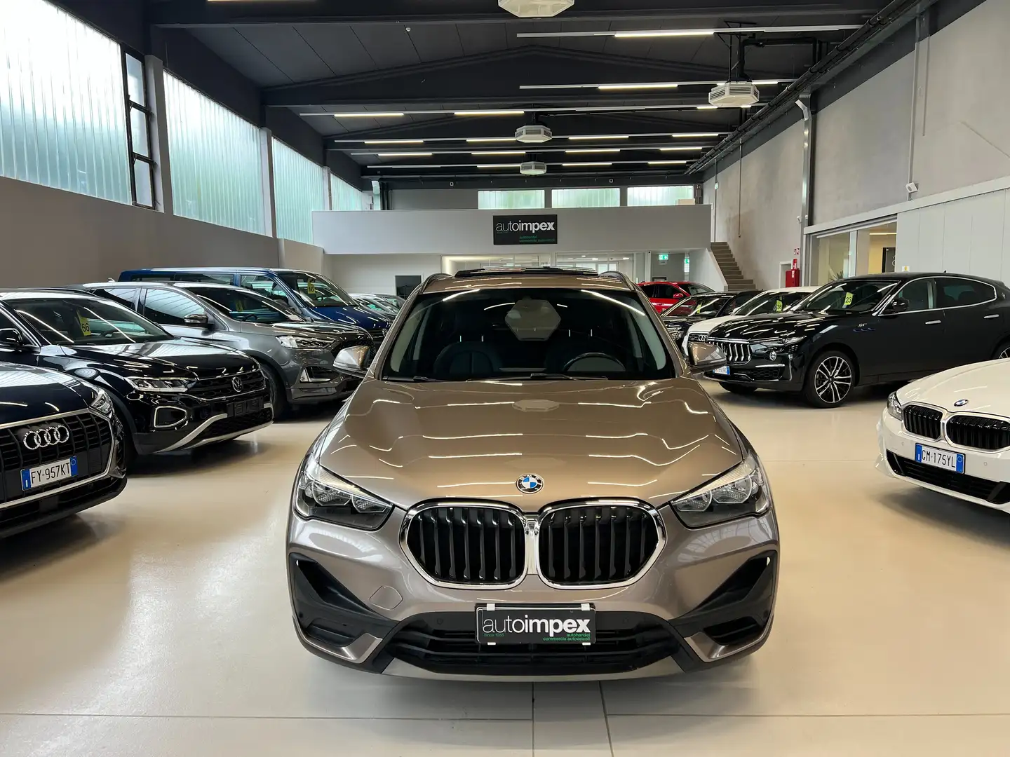 BMW X1 X1 sdrive18i auto PELLE/PANORAMA/PDC/NAV Beige - 2