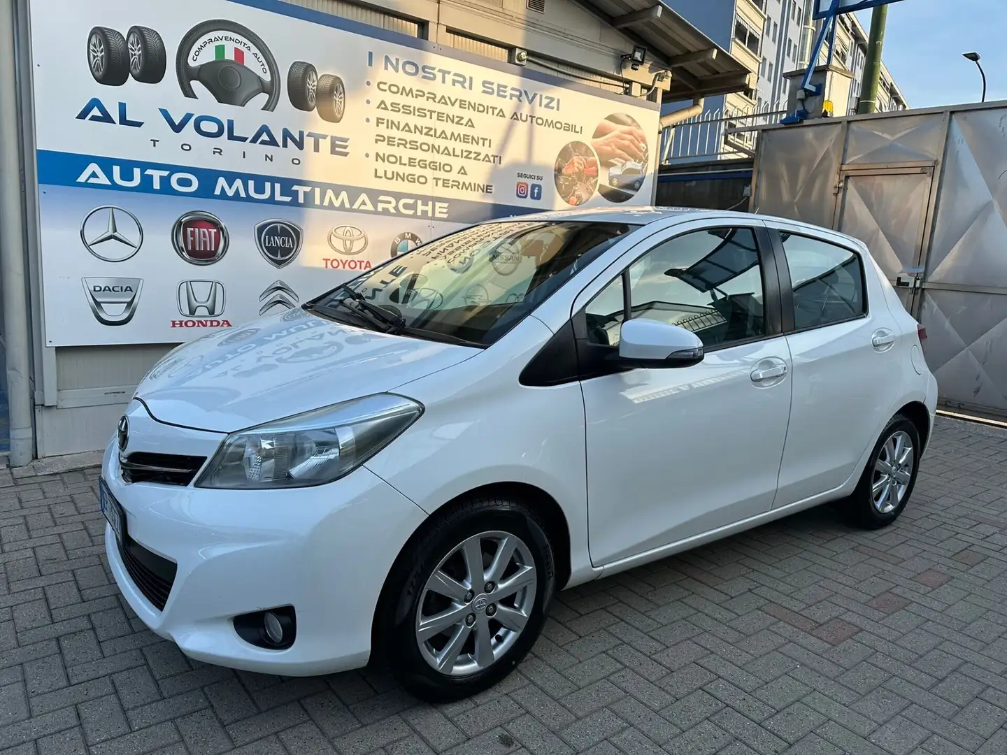 Toyota Yaris Yaris 1.0 5 porte Lounge Bianco - 1