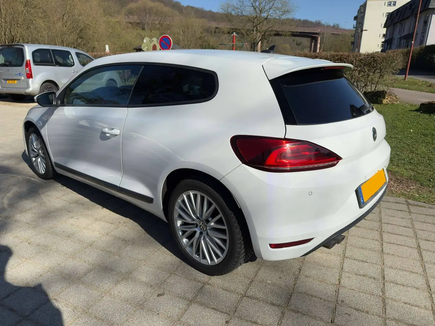 Volkswagen Scirocco 2.0 TDI Blue Motion Technologie Club - 2