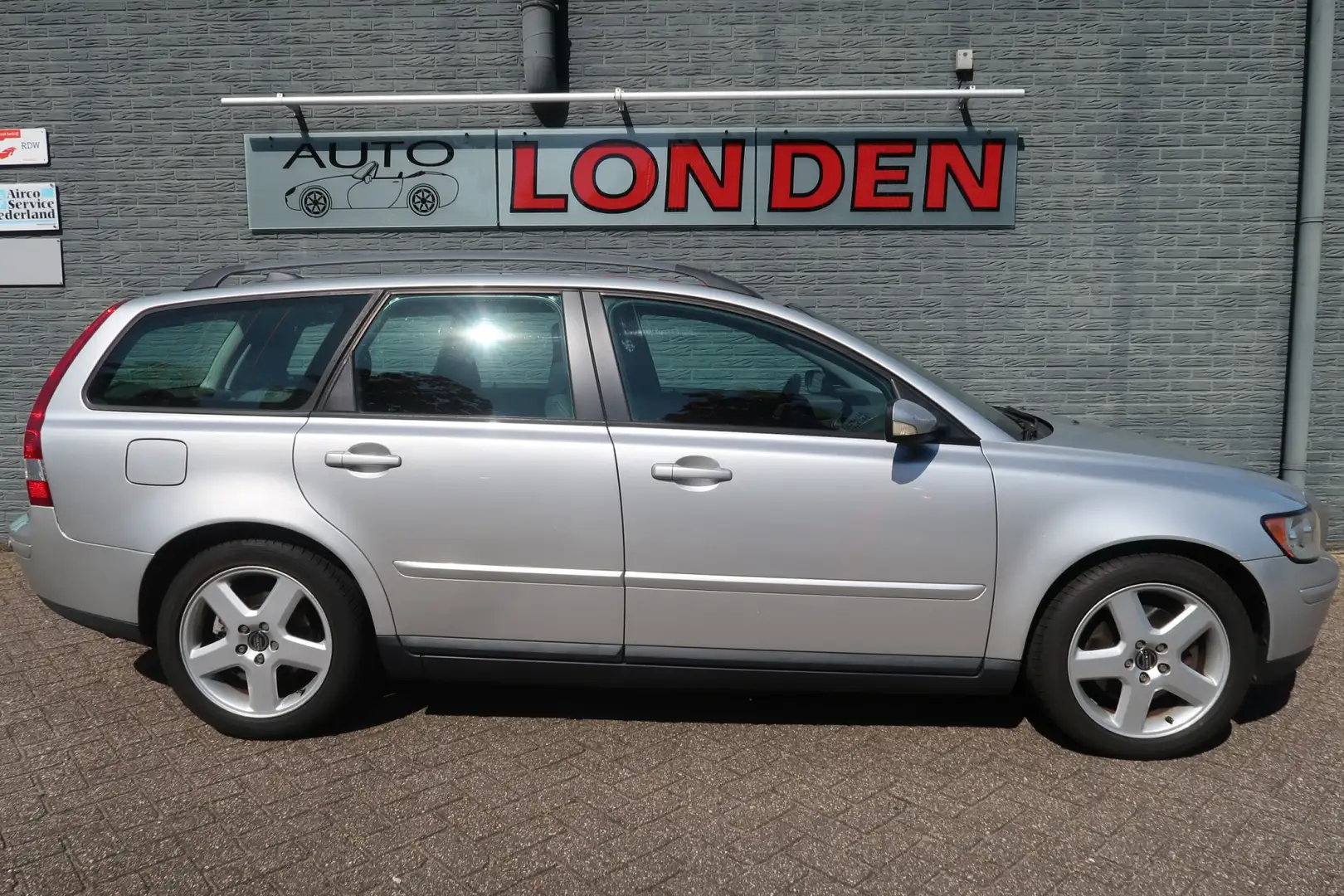 Volvo V50 2.4 Momentum Zeer nette en goed onderhouden va 201 Grijs - 2