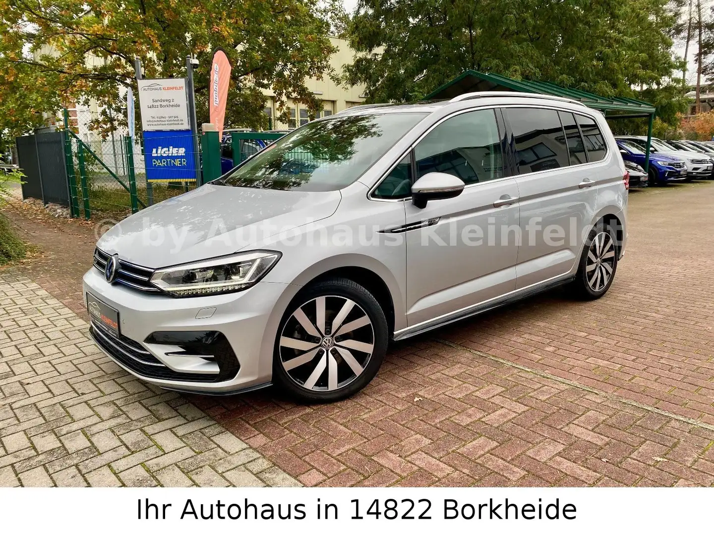 Volkswagen Touran Highline 2.0 TDI |R-Line|PANO|LEDER|AHK Silber - 2
