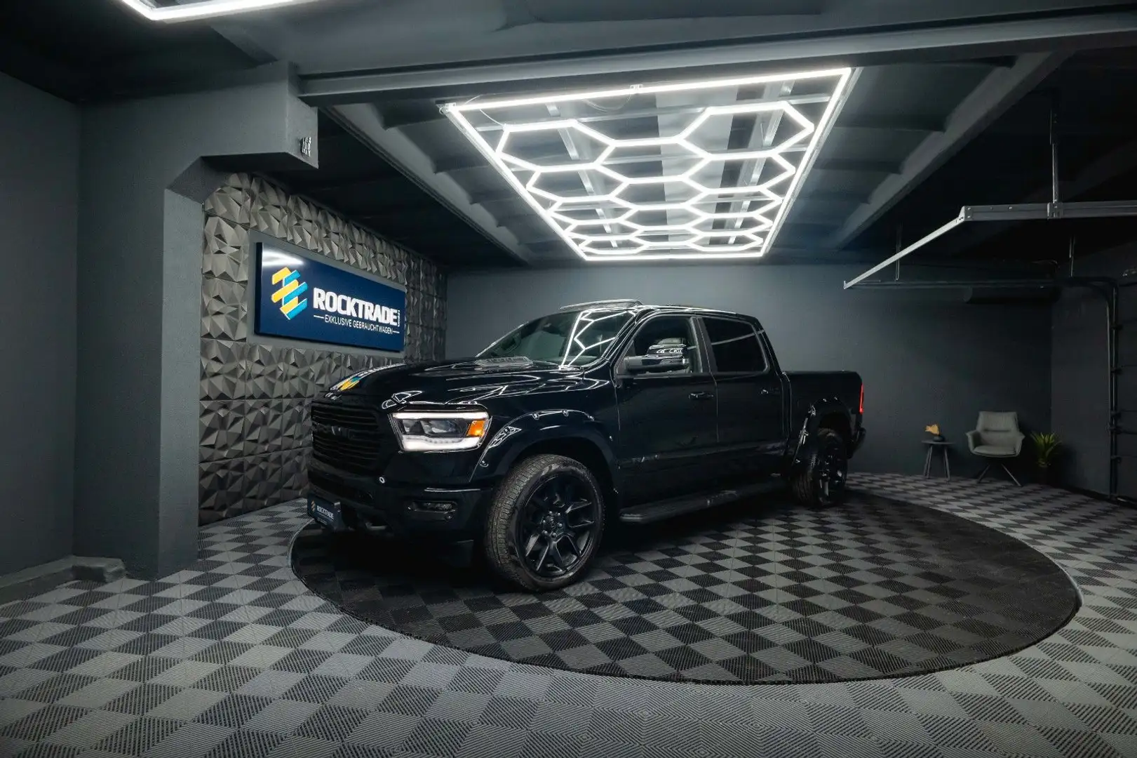 Dodge RAM 5.7 V8 HEMI 4x4 NIGHT LARAMIE *Pano*22 Zoll* Чёрный - 2