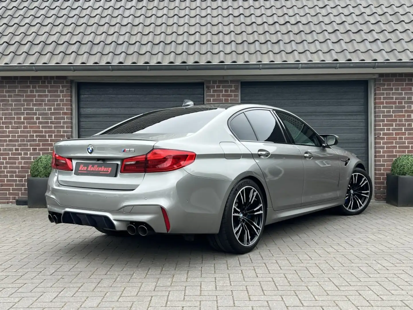 BMW M5 4.4 V8 600 PK X DRIVE CARBON M-DRIVER PACK HUD HK Gris - 2