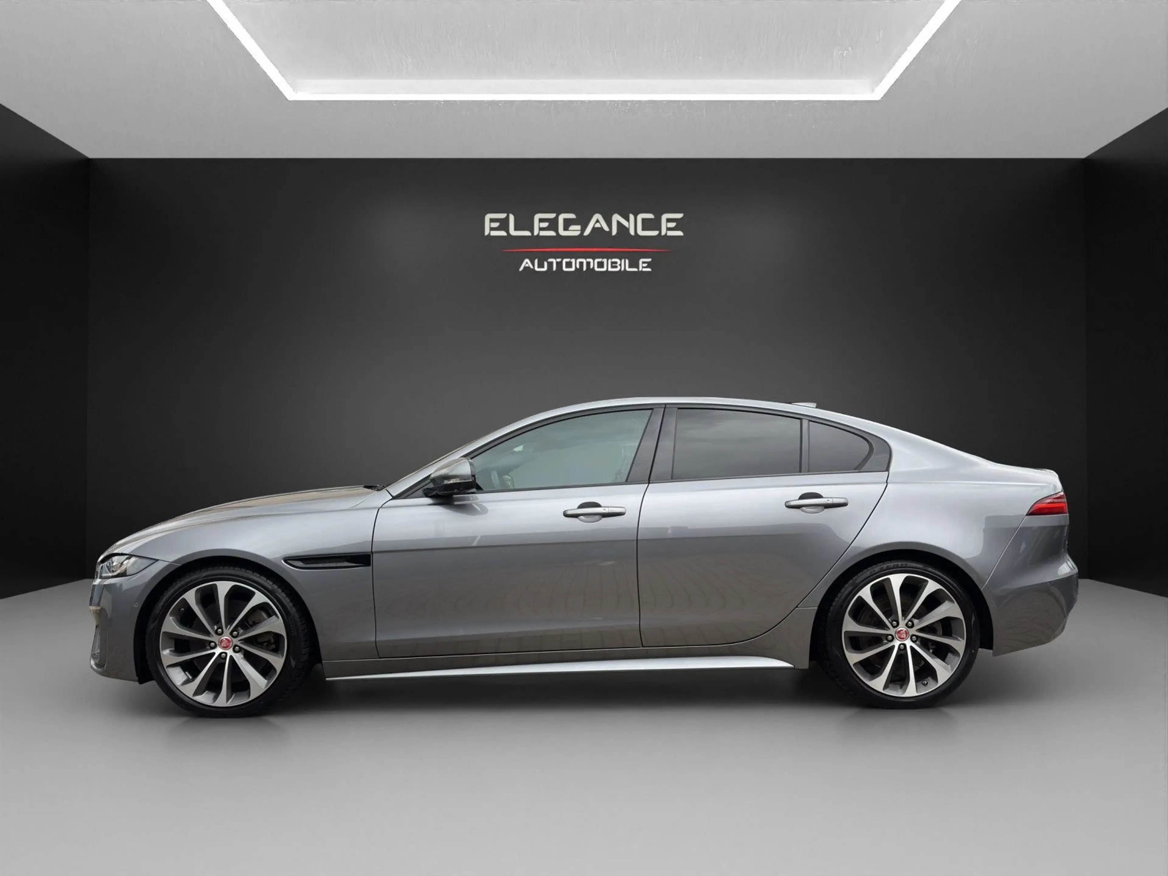 Jaguar XE R-Dynamic HSE*LED*1H*Black Pack*360°Kamera — photo 2