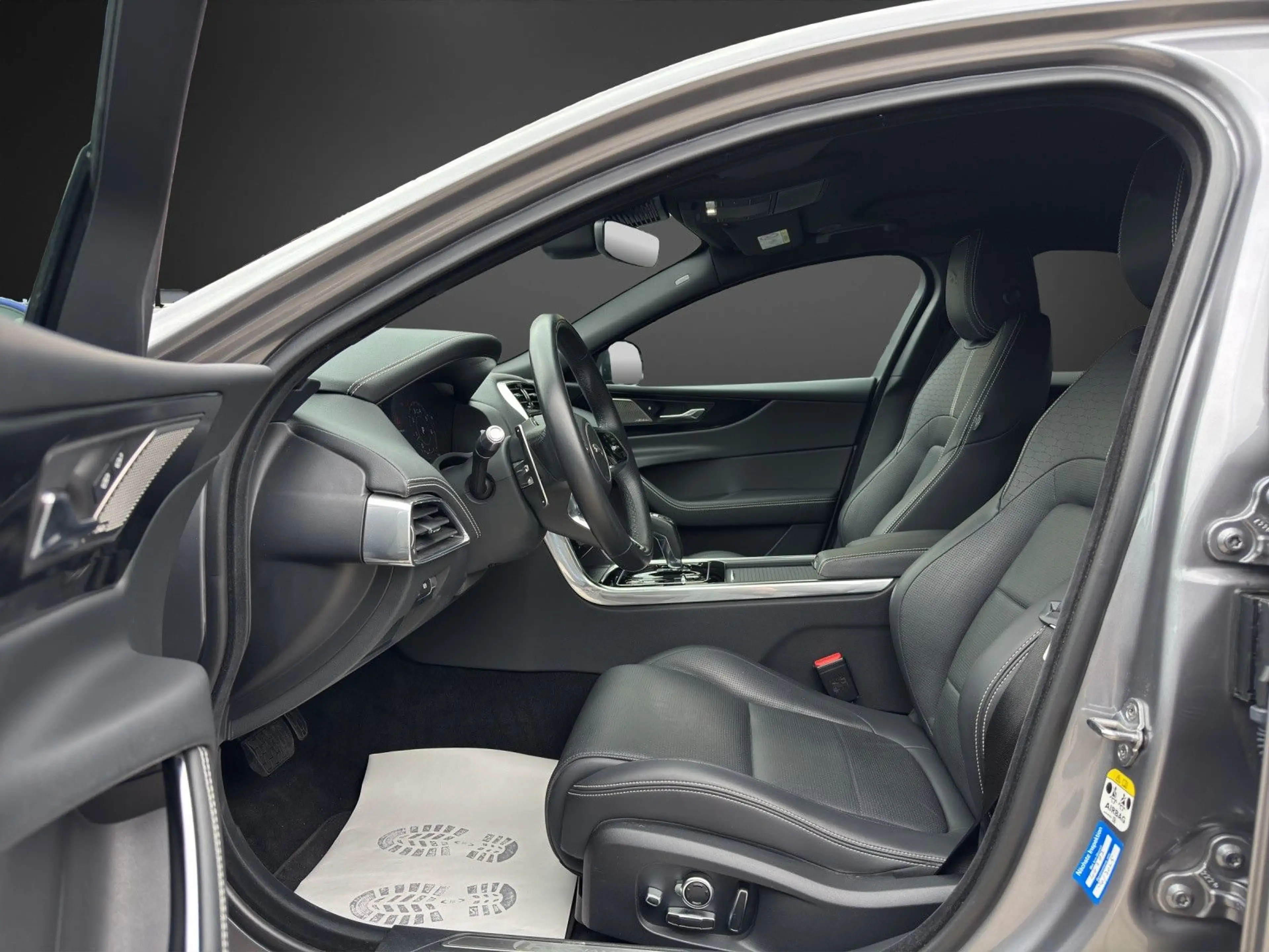 Jaguar XE R-Dynamic HSE*LED*1H*Black Pack*360°Kamera — photo 12