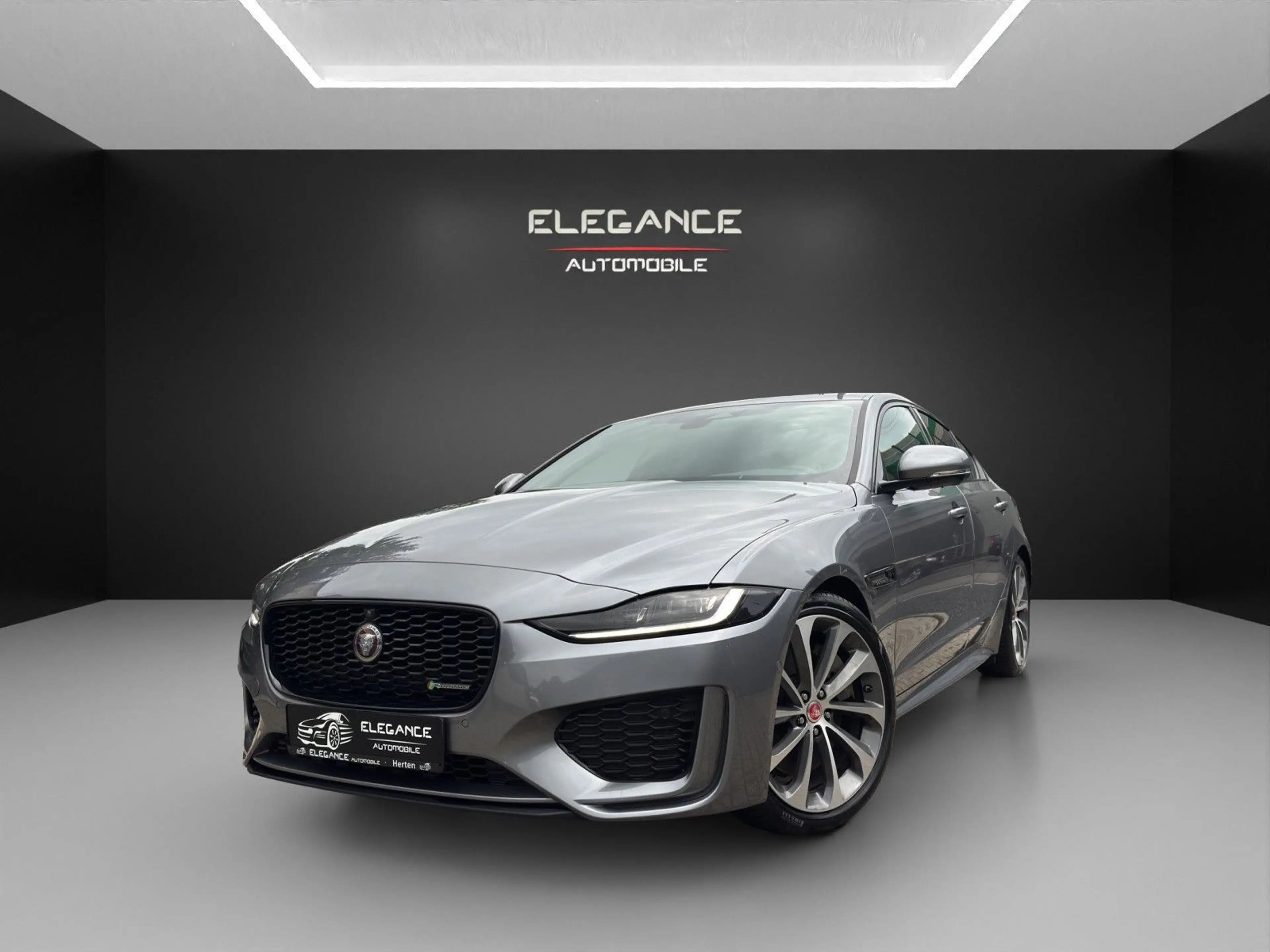Jaguar XE R-Dynamic HSE*LED*1H*Black Pack*360°Kamera
