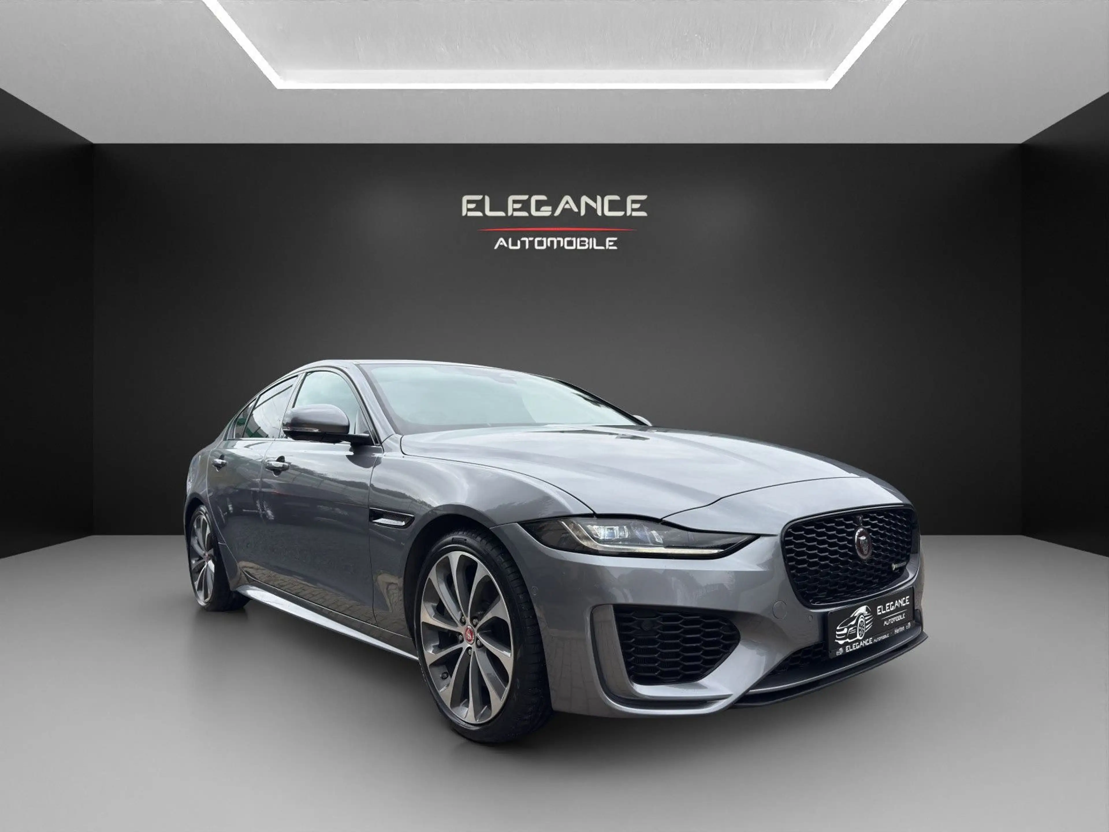 Jaguar XE R-Dynamic HSE*LED*1H*Black Pack*360°Kamera — photo 7