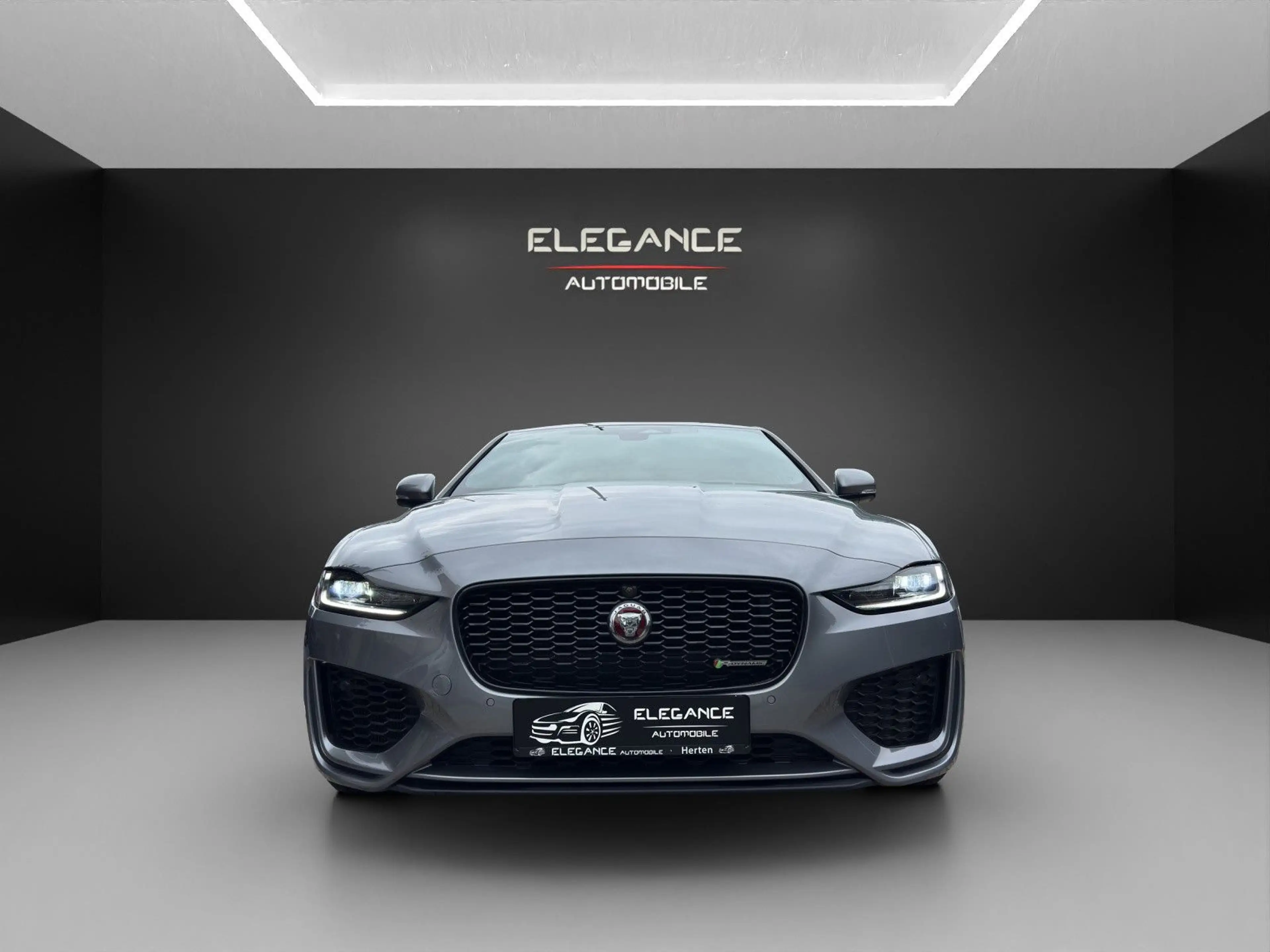 Jaguar XE R-Dynamic HSE*LED*1H*Black Pack*360°Kamera — photo 8