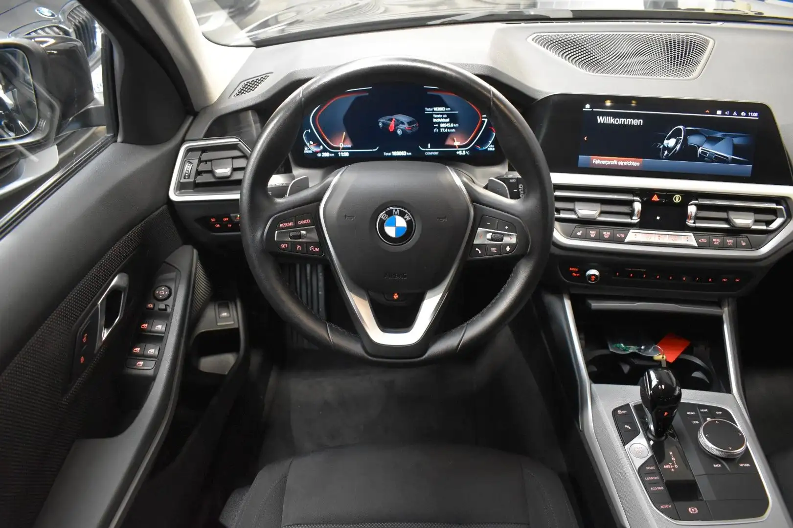 BMW 320 d Touring xDrive Advantage*LIVE COCKPIT*LED* Fekete - 2