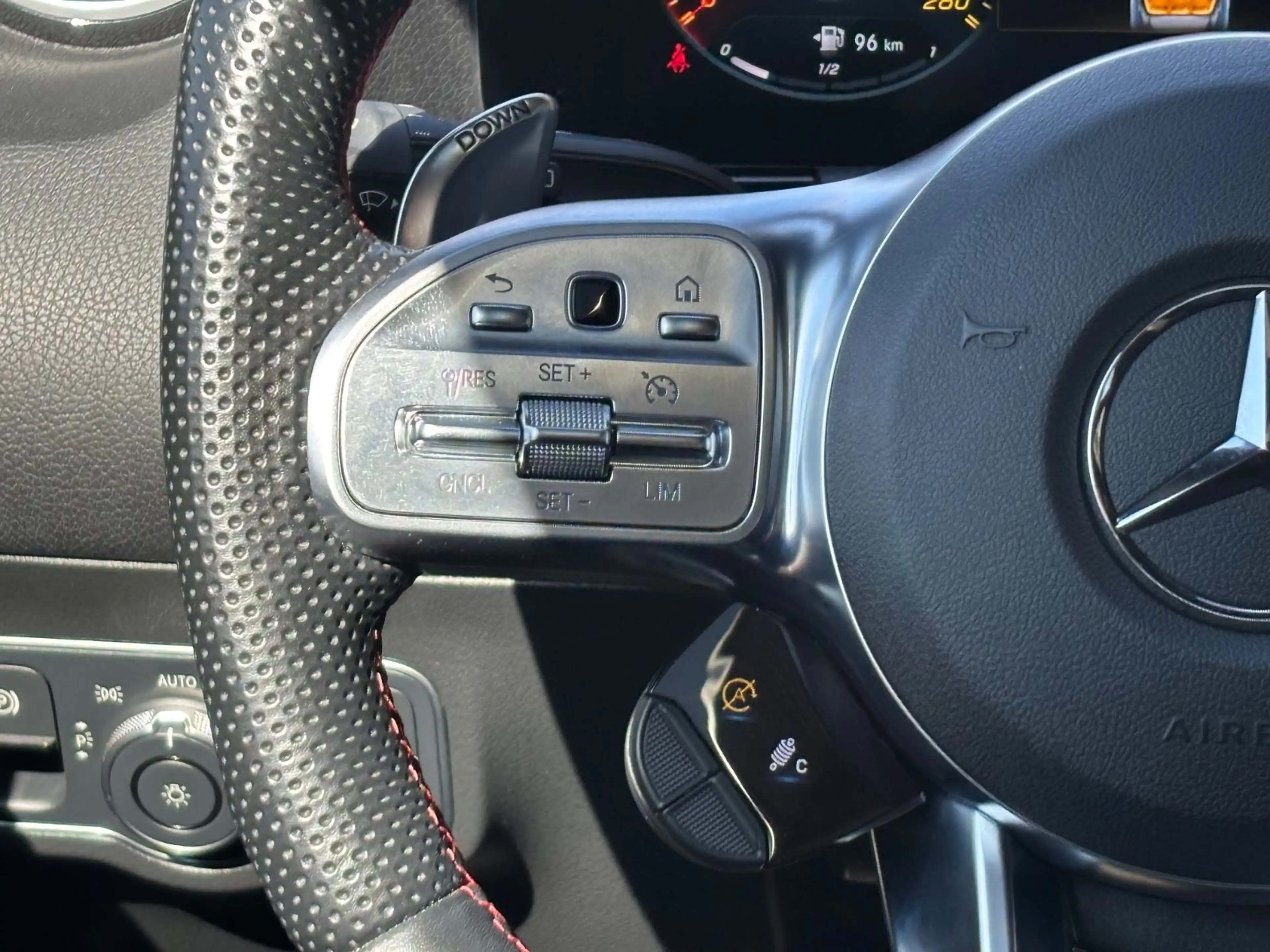 Mercedes-Benz GLA 35 AMG 4Matic ACC/Night/Pano/Navi/360°/MBUX — photo 8