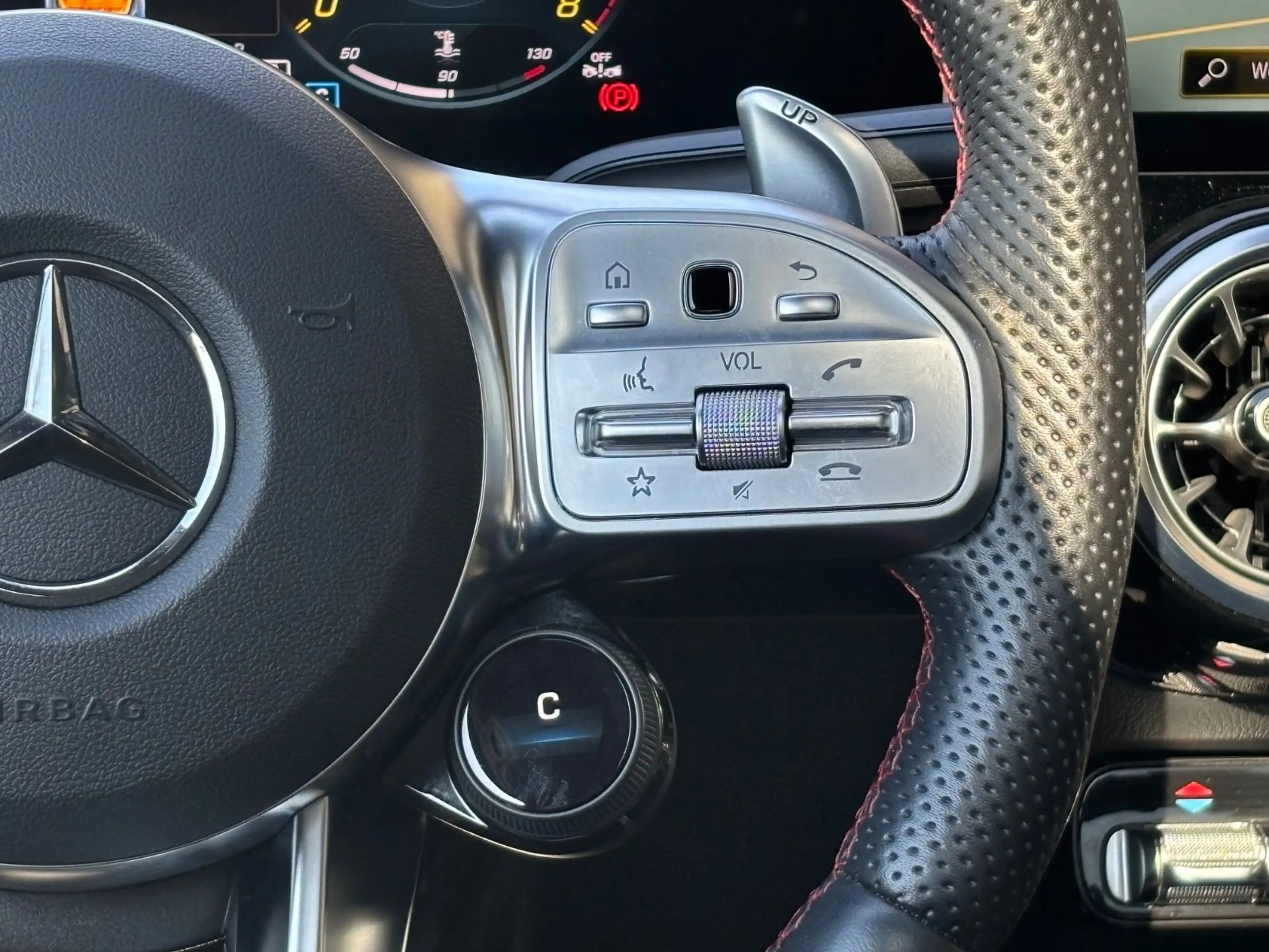 Mercedes-Benz GLA 35 AMG 4Matic ACC/Night/Pano/Navi/360°/MBUX — photo 9