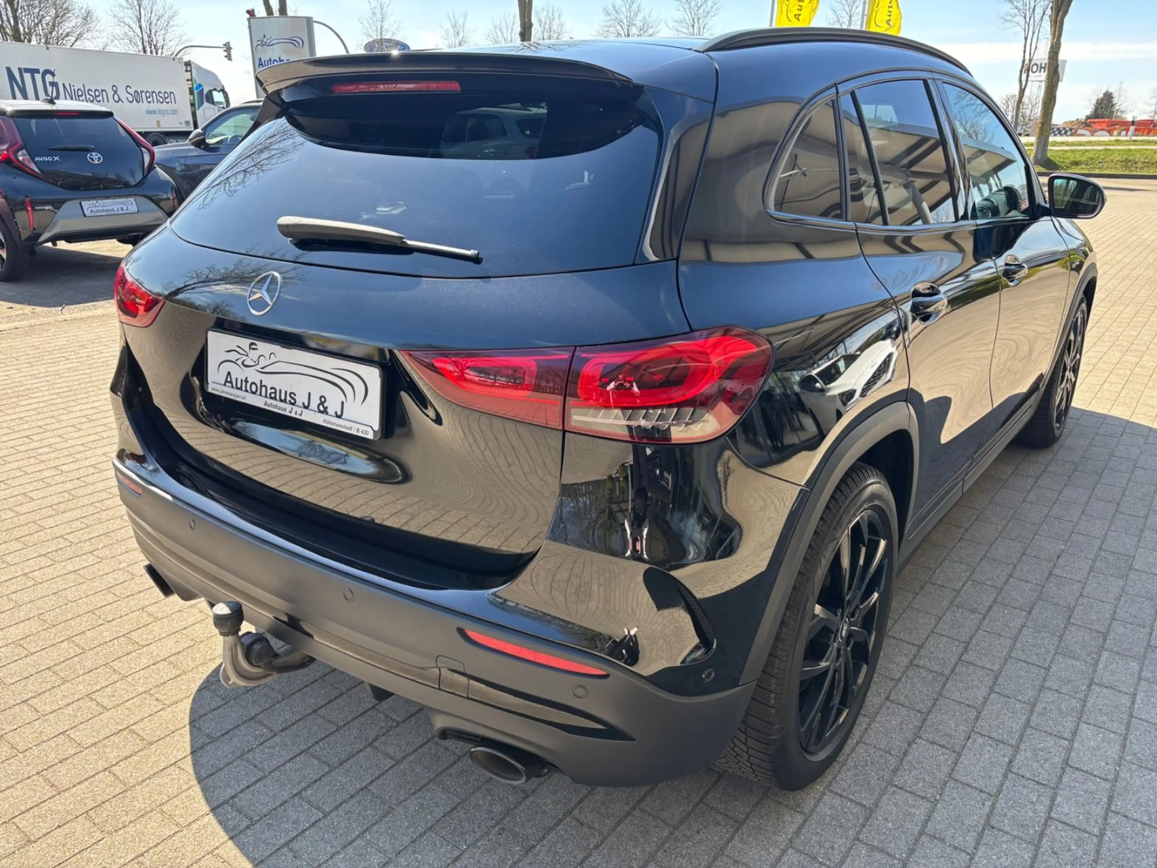 Mercedes-Benz GLA 35 AMG 4Matic ACC/Night/Pano/Navi/360°/MBUX — photo 3