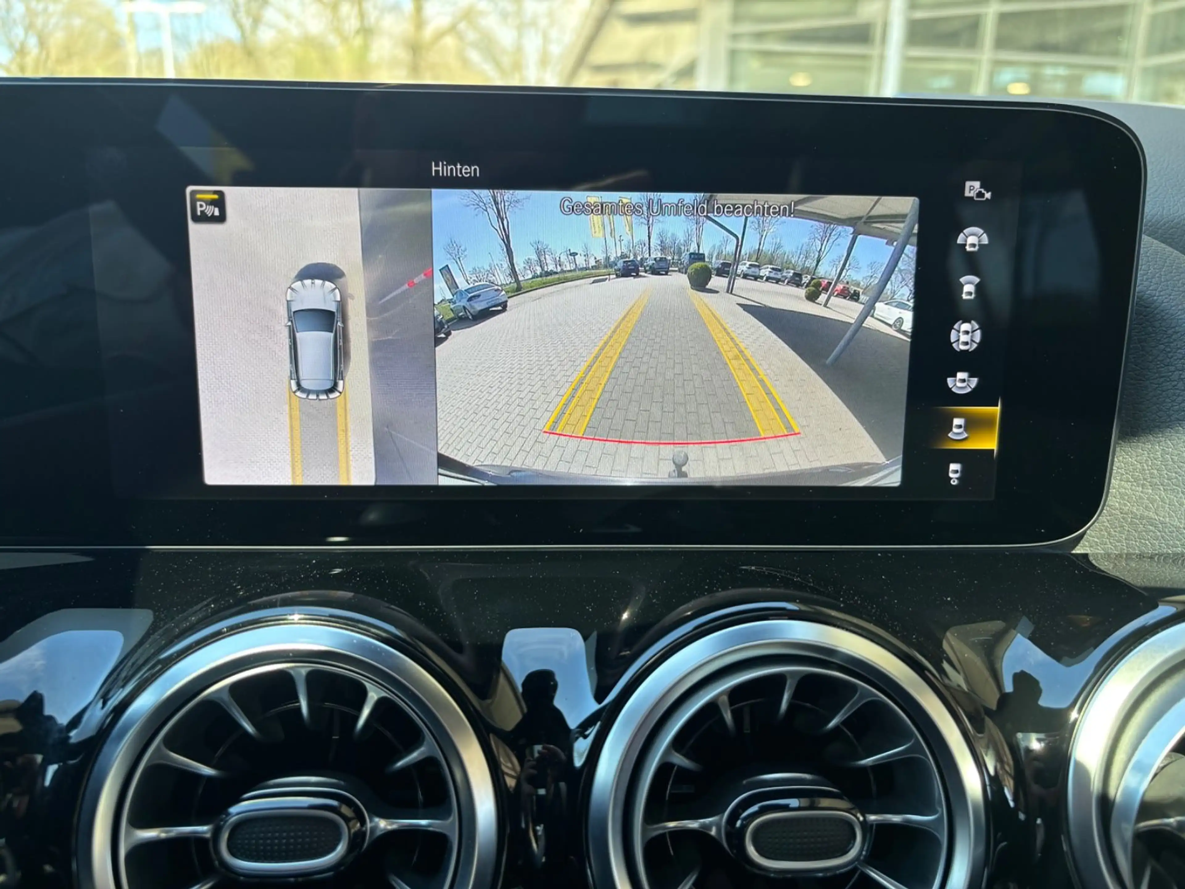 Mercedes-Benz GLA 35 AMG 4Matic ACC/Night/Pano/Navi/360°/MBUX — photo 11