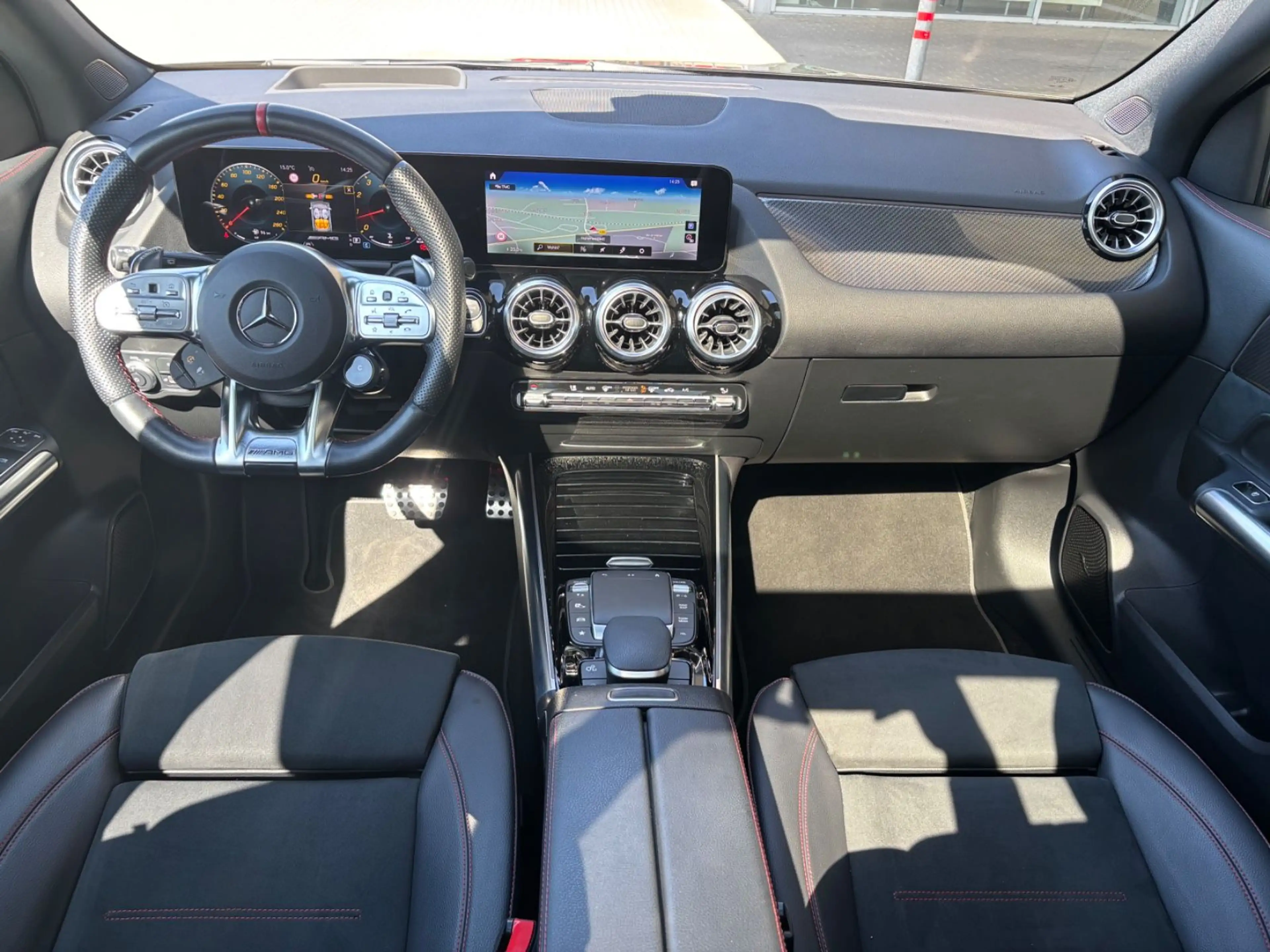 Mercedes-Benz GLA 35 AMG 4Matic ACC/Night/Pano/Navi/360°/MBUX — photo 6