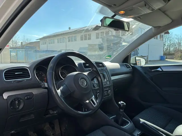 Volkswagen Golf view 9