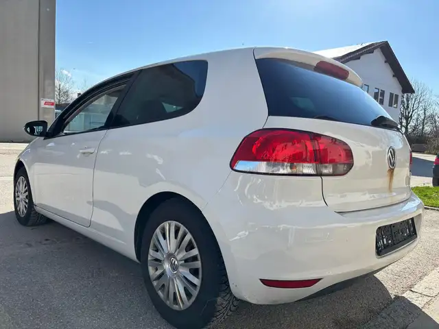 Volkswagen Golf view 3