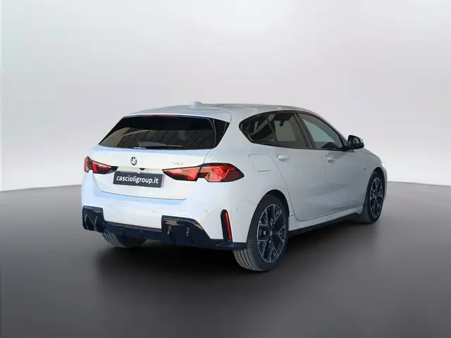 BMW 1 Series view 4