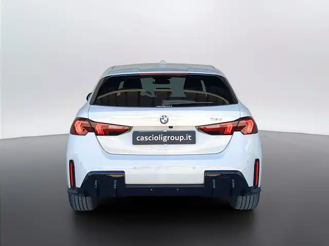 BMW 1 Series view 5