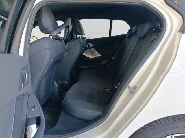 BMW 1 Series view 9