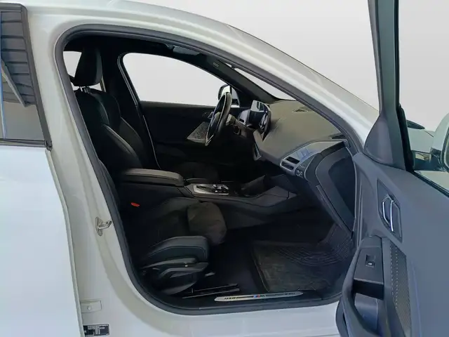 BMW 1 Series view 10
