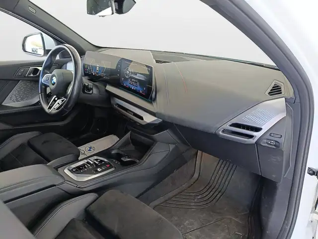 BMW 1 Series view 11
