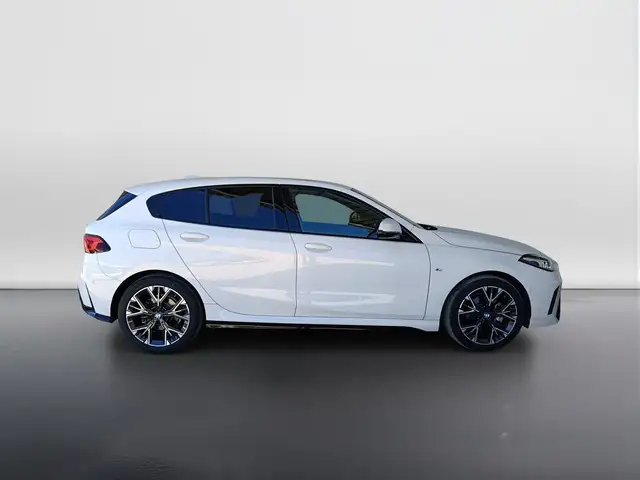 BMW 1 Series view 3