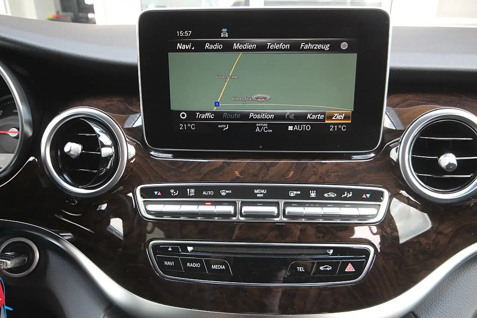 Mercedes-Benz V 220 d lang Avantgarde Aut. |LED |Navi |ACC |360° |E... Braun - 2