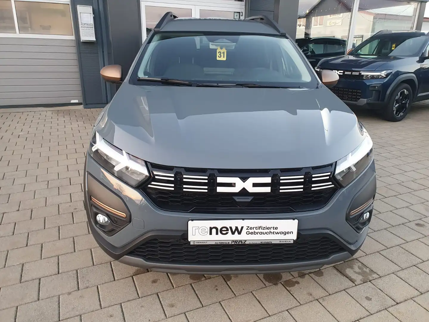 Dacia Jogger TCe 110 Extreme+ 7-Sitzer [Navi*Kam.*Sitzh.*PDC] Grey - 2