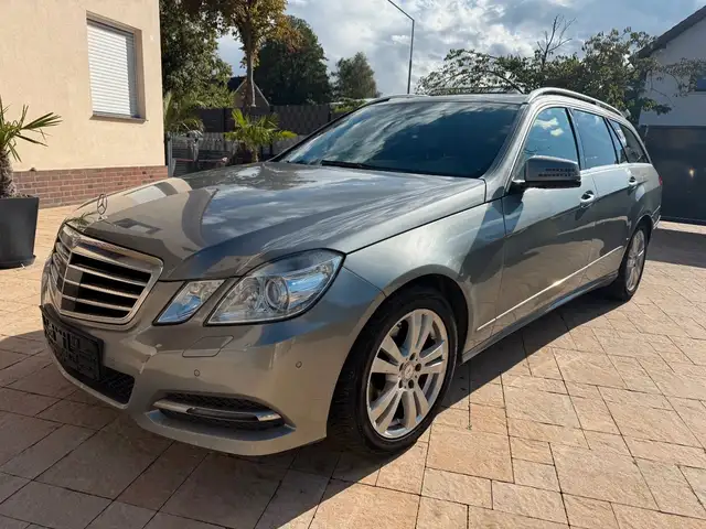 Mercedes-Benz E 300 T-Modell BlueTec 2.2 Hybrid+Leder+Comand+