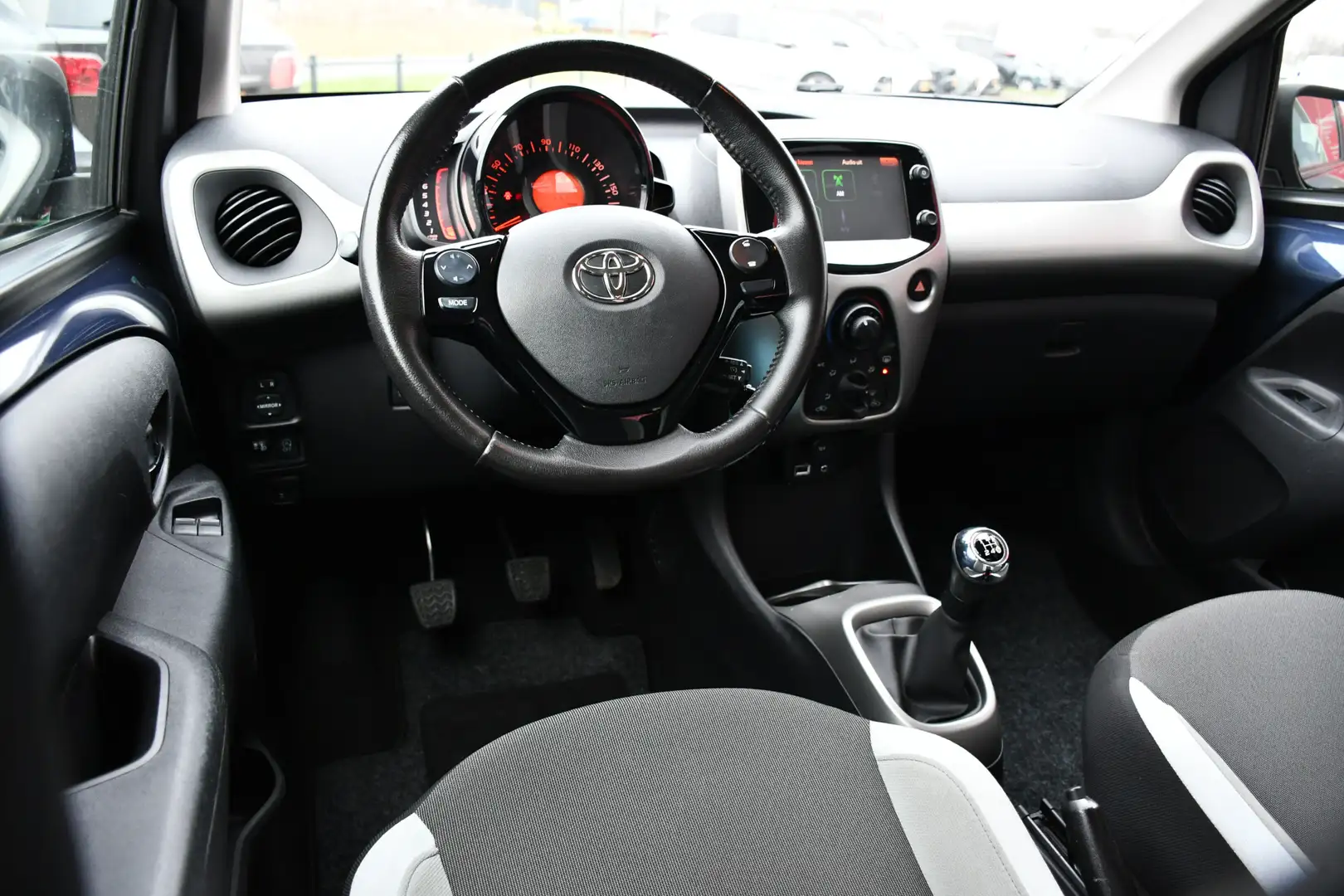 Toyota Aygo 1.0 VVT-i x-play 5-deurs 69pk | Airco | Achteruitr Blau - 2