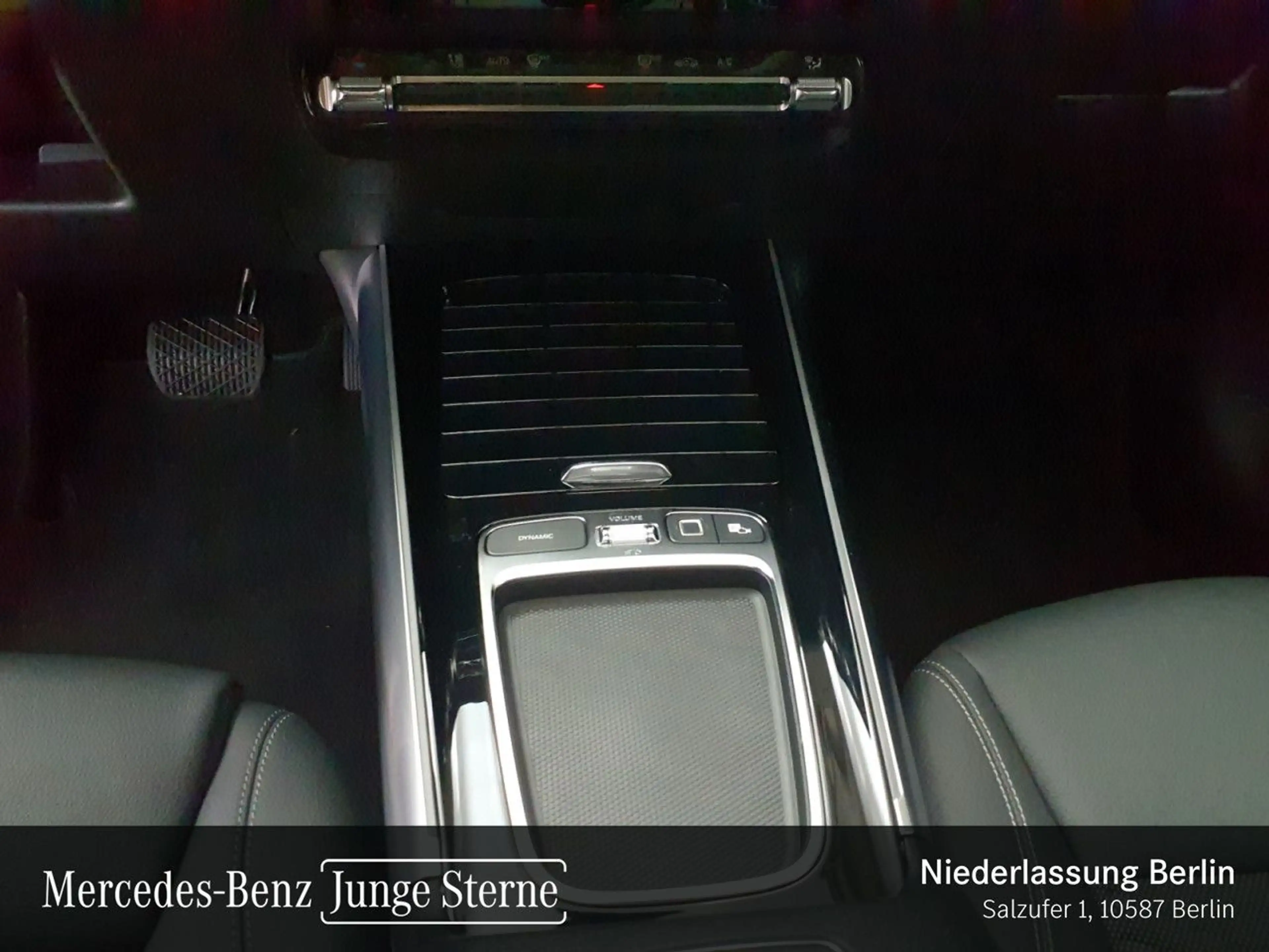 Mercedes-Benz GLA 180 PROGRESSIVE+PANO+AHK+LED+KAMERA+KEYLESS+7G — photo 14