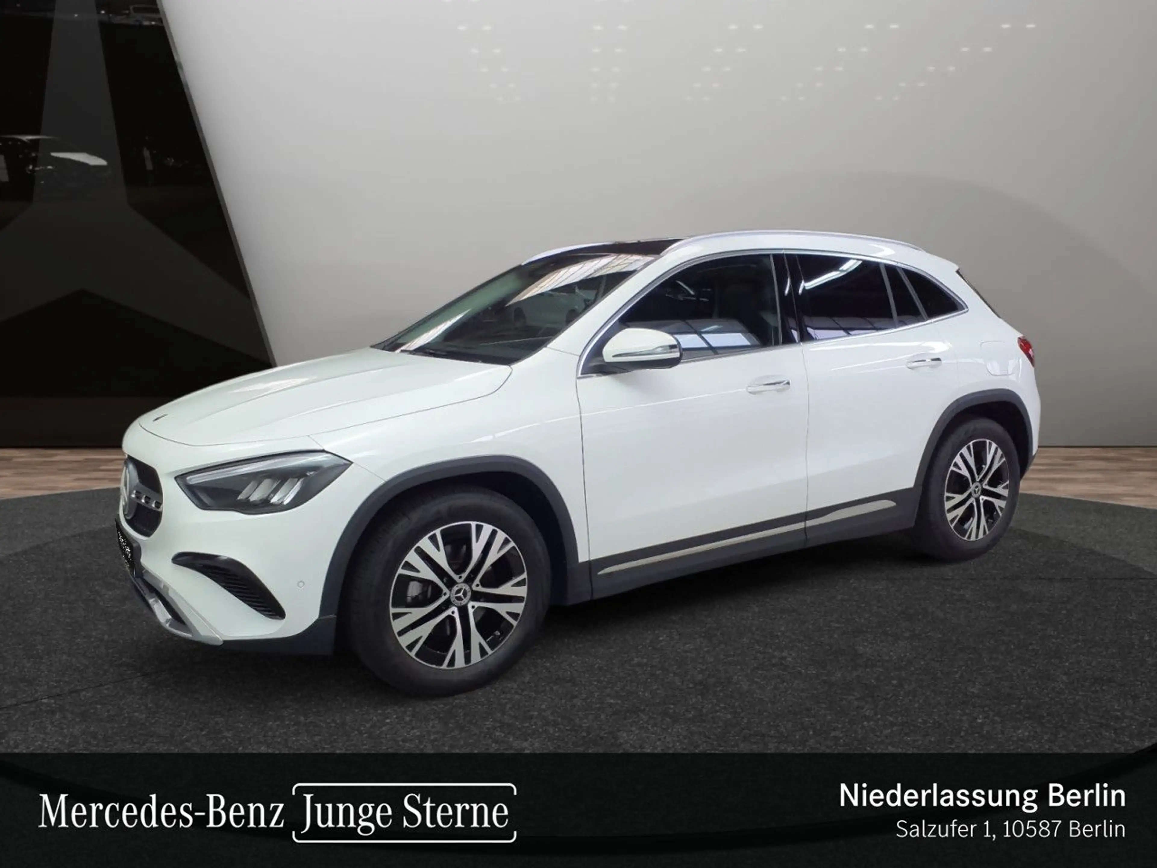 Mercedes-Benz GLA 180 PROGRESSIVE+PANO+AHK+LED+KAMERA+KEYLESS+7G — photo 2