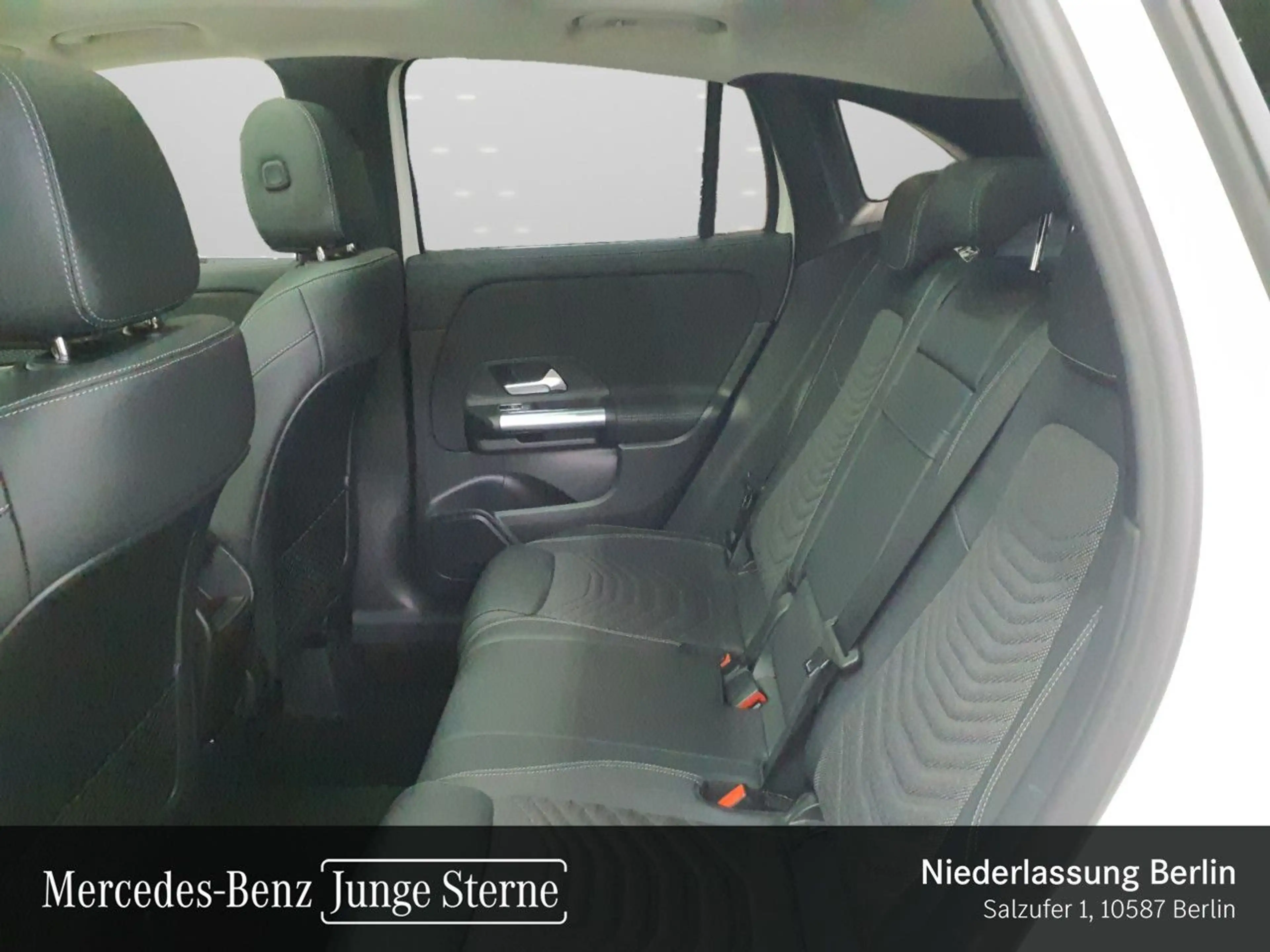 Mercedes-Benz GLA 180 PROGRESSIVE+PANO+AHK+LED+KAMERA+KEYLESS+7G — photo 11