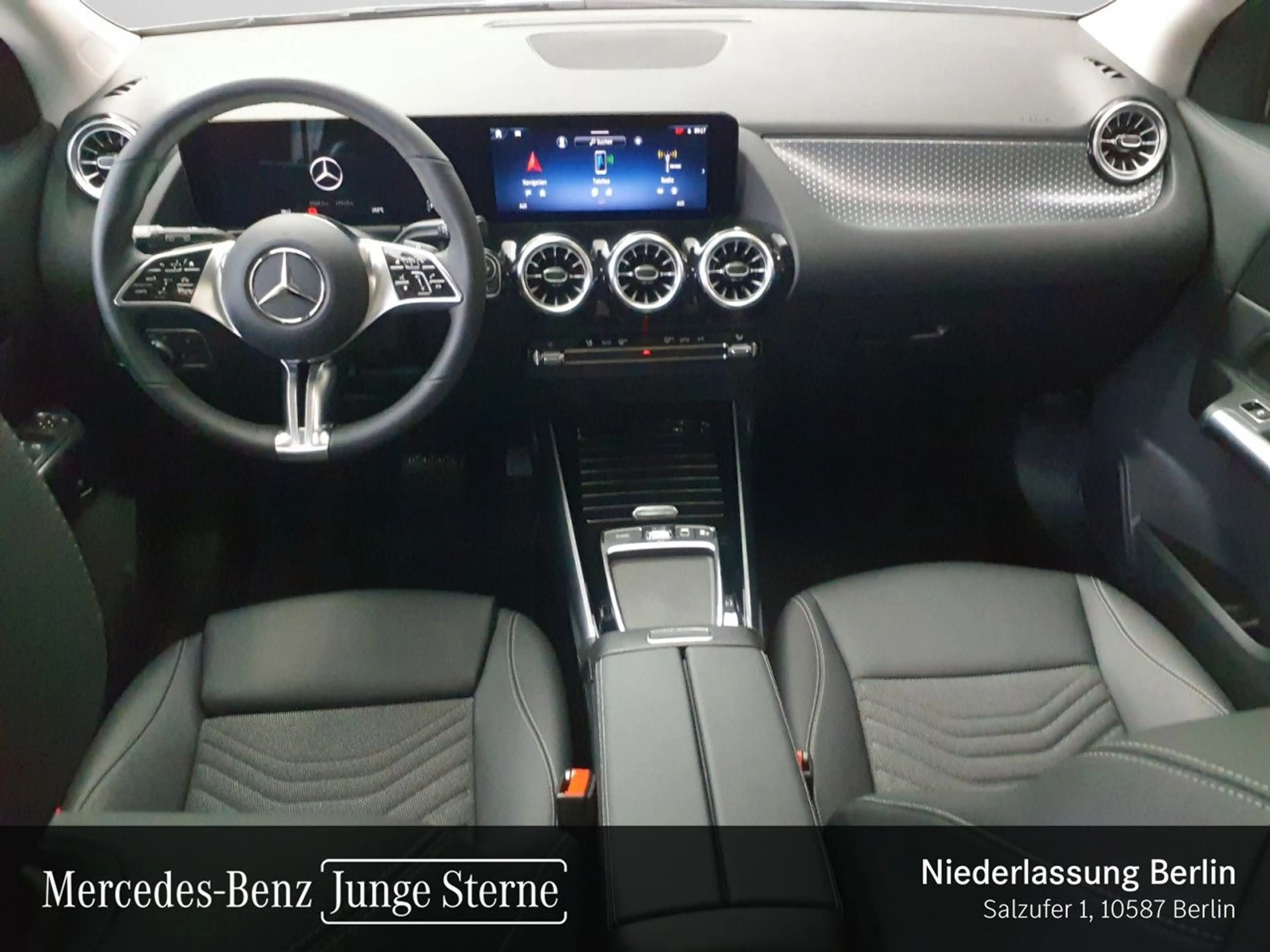 Mercedes-Benz GLA 180 PROGRESSIVE+PANO+AHK+LED+KAMERA+KEYLESS+7G — photo 12