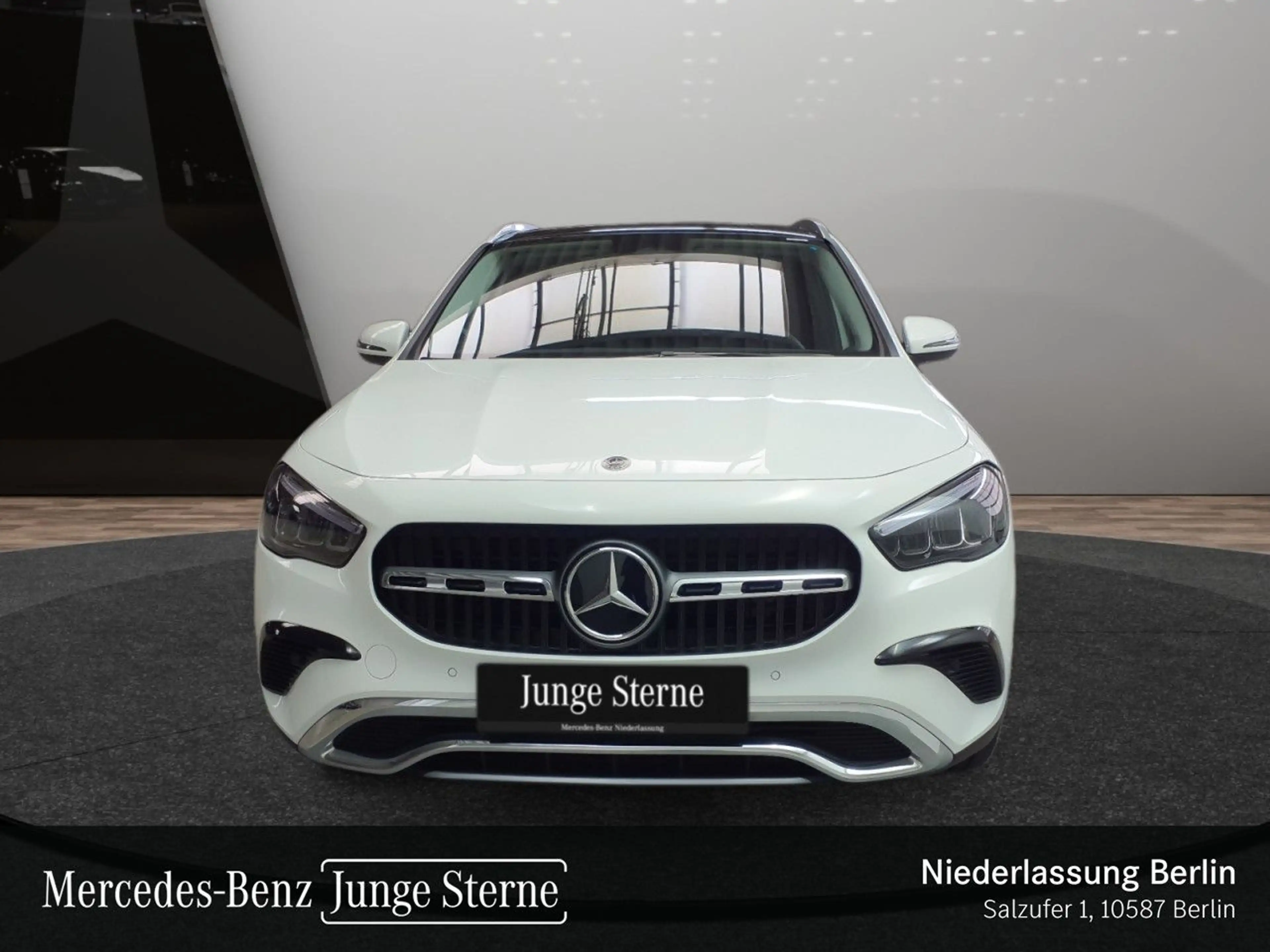 Mercedes-Benz GLA 180 PROGRESSIVE+PANO+AHK+LED+KAMERA+KEYLESS+7G — photo 3