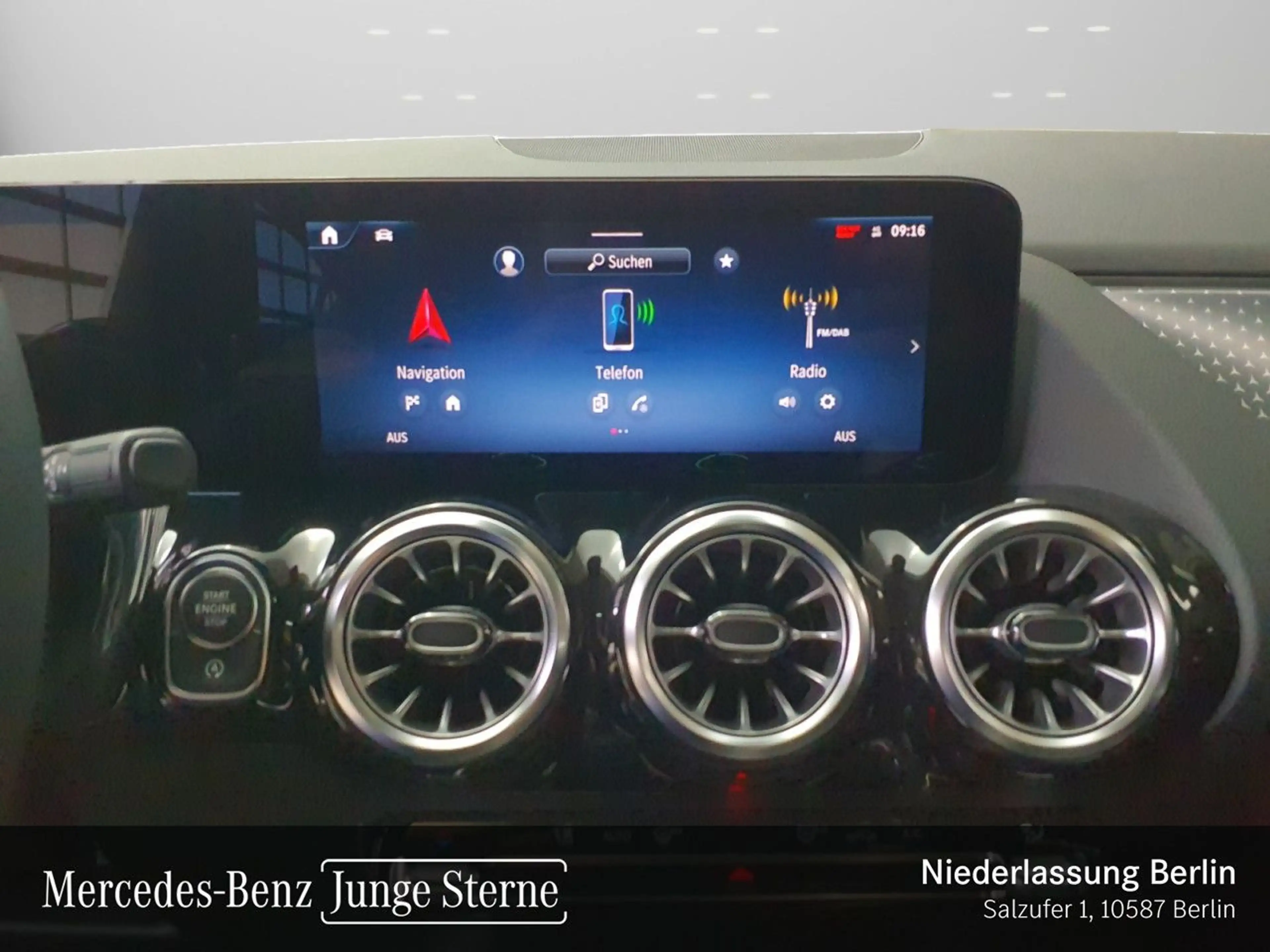 Mercedes-Benz GLA 180 PROGRESSIVE+PANO+AHK+LED+KAMERA+KEYLESS+7G — photo 15
