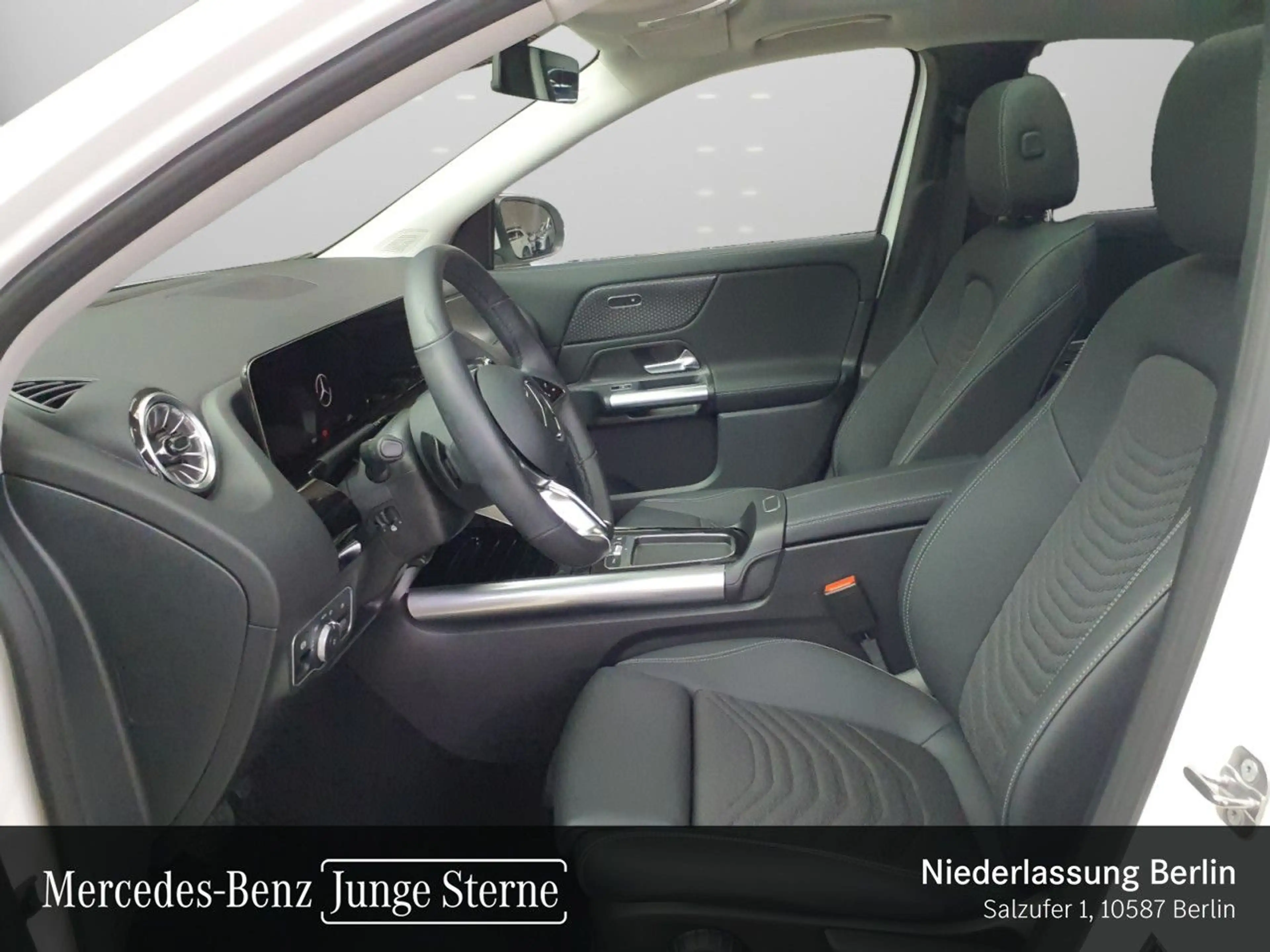 Mercedes-Benz GLA 180 PROGRESSIVE+PANO+AHK+LED+KAMERA+KEYLESS+7G — photo 10