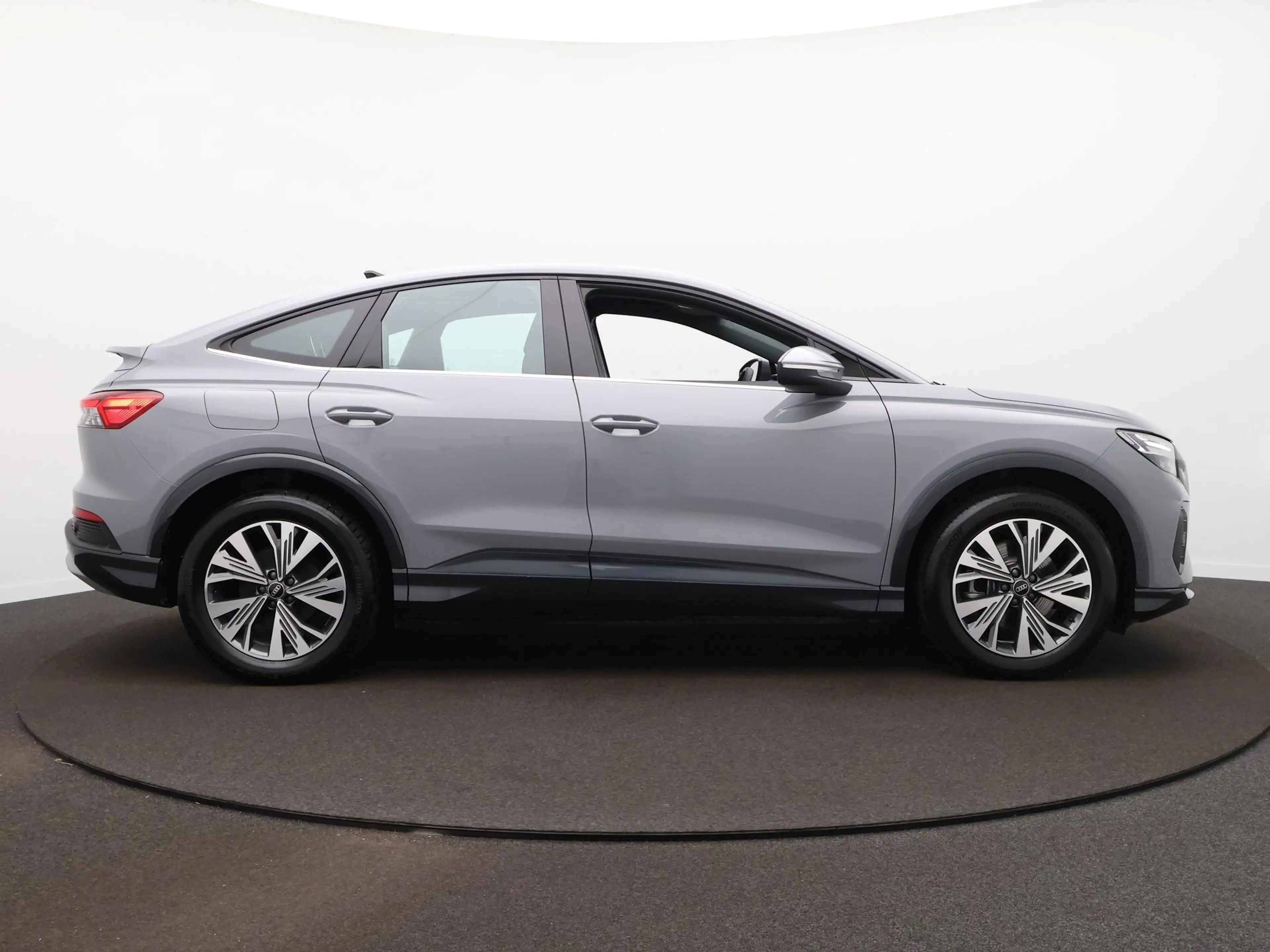 Audi Q4 e-tron 35 Advanced edition 55 kWh | Camera | Stoelverwarm — photo 5