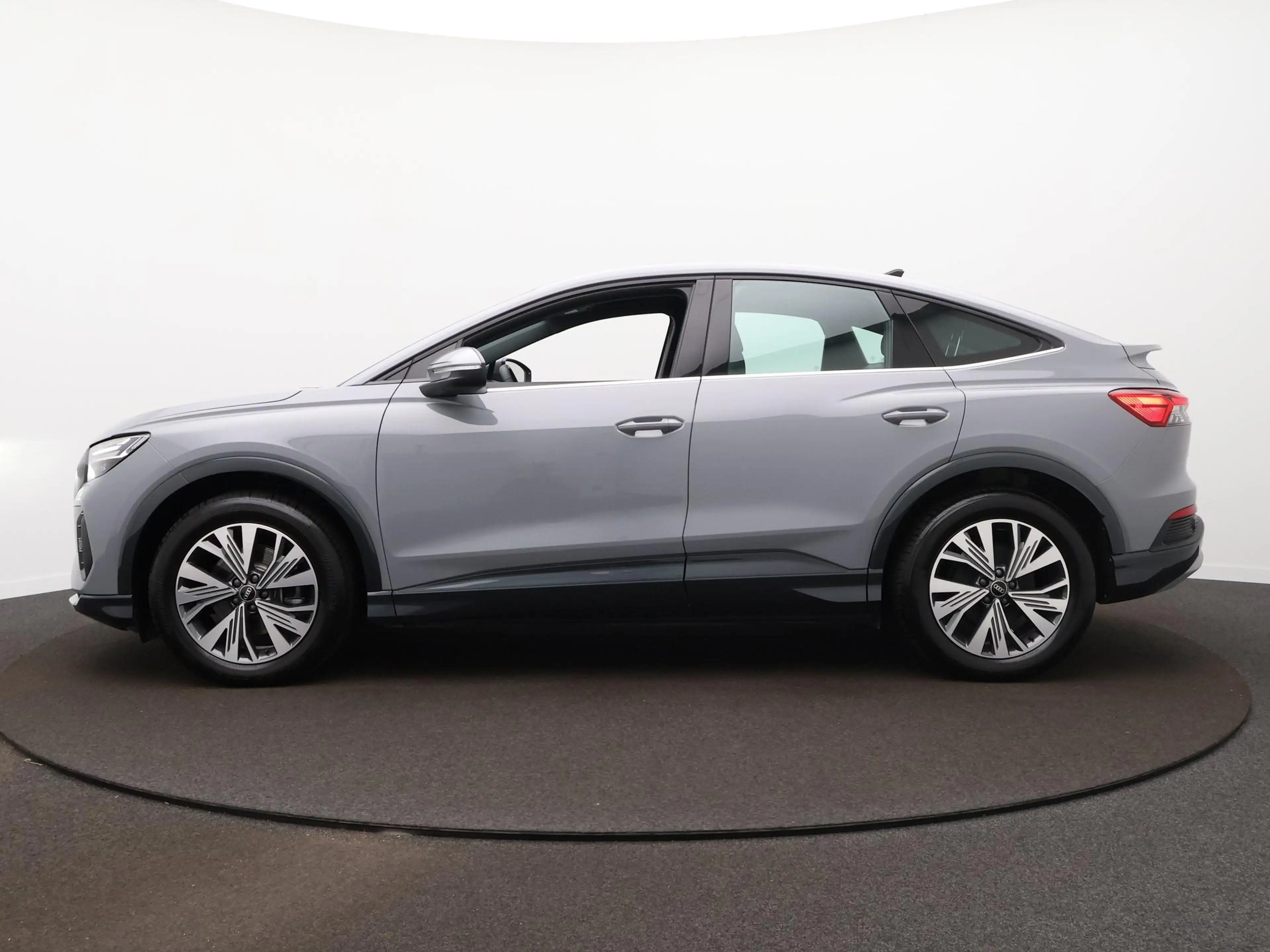 Audi Q4 e-tron 35 Advanced edition 55 kWh | Camera | Stoelverwarm — photo 9
