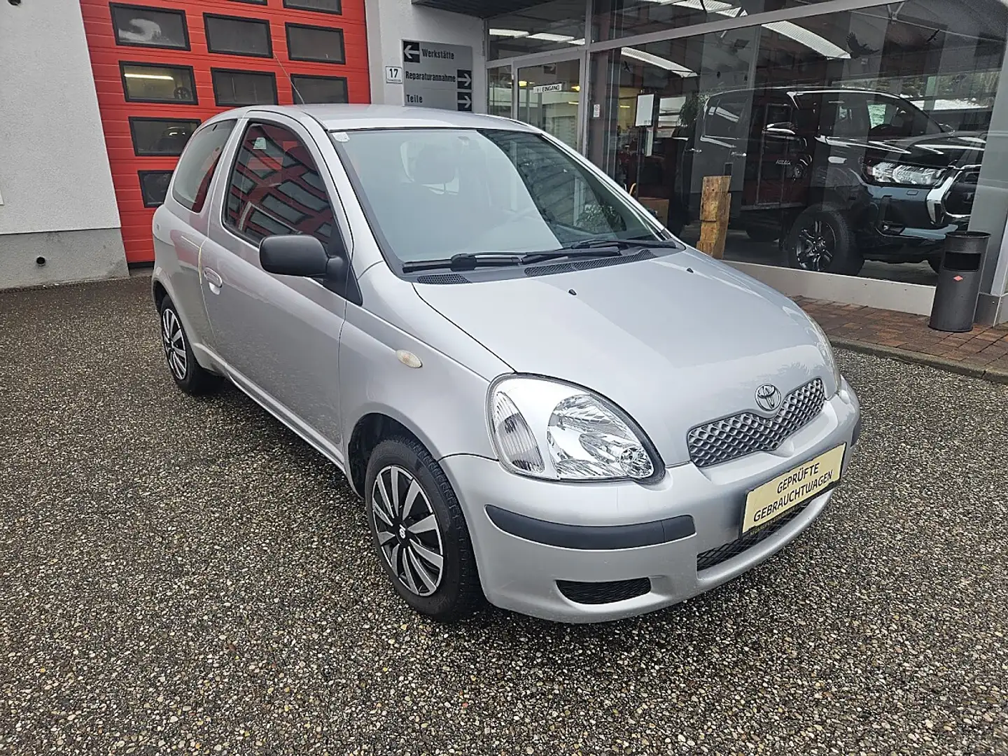 Toyota Yaris 1,0 VVT-i Linea Luna Silber - 2