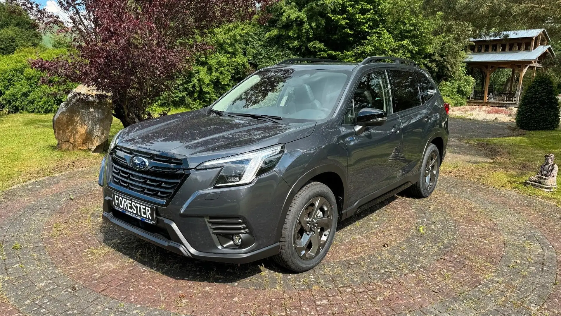 Subaru Forester 2.0ie EDITION BLACK PLATINUM* Grau - 1