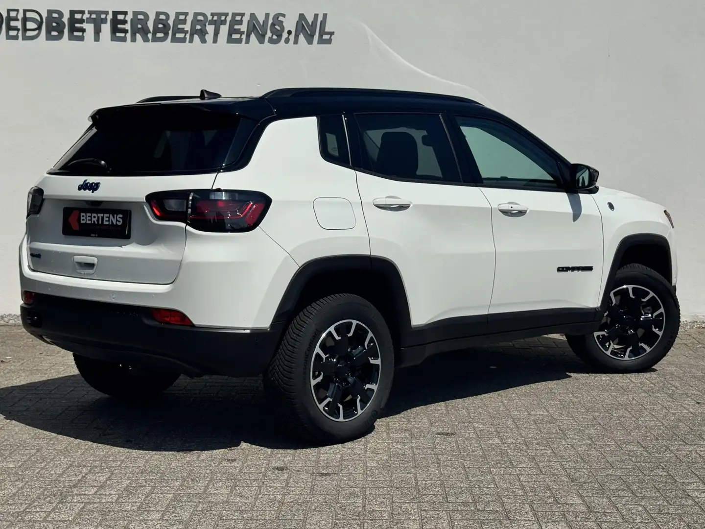 Jeep Compass 4xe 240 Plug-in Hybrid Electric Trailhawk | Apple Blanc - 2
