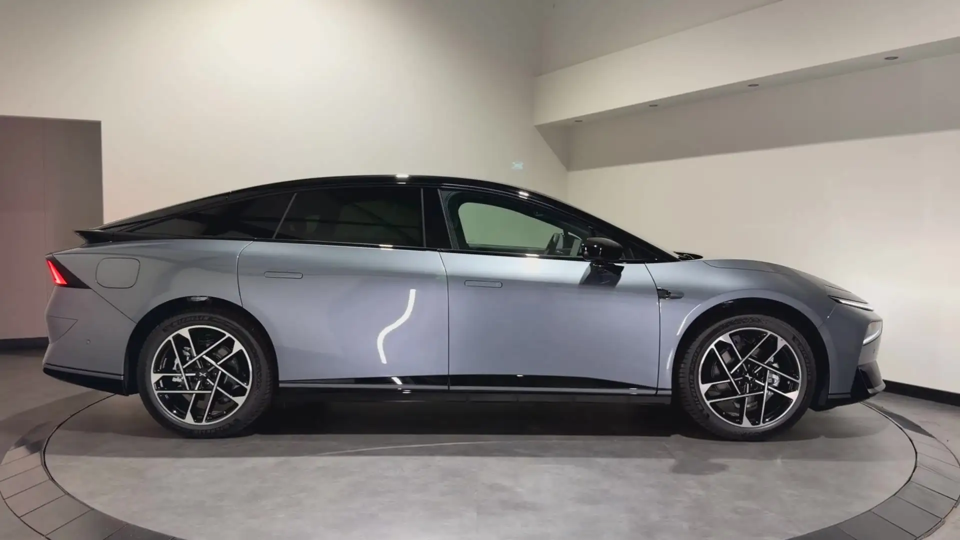 Xpeng P7+ RWD Long Range 74.9 kWh | Wordt verwacht (septembe Grau - 2