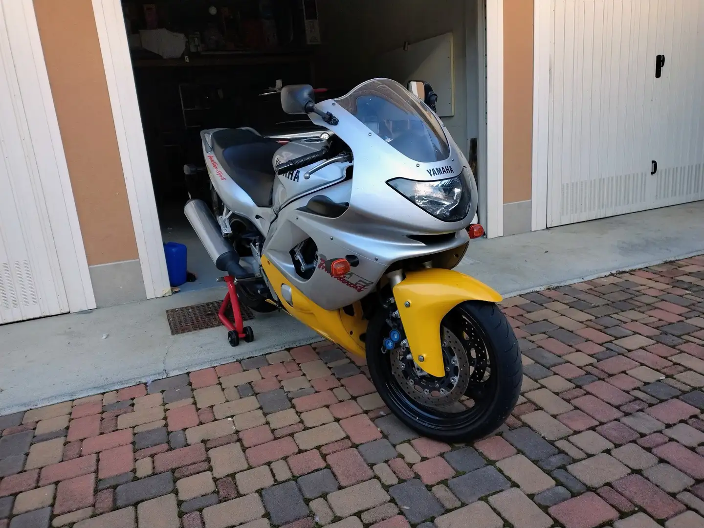 Yamaha YZF-R6 THUNDERCAT Argento - 1