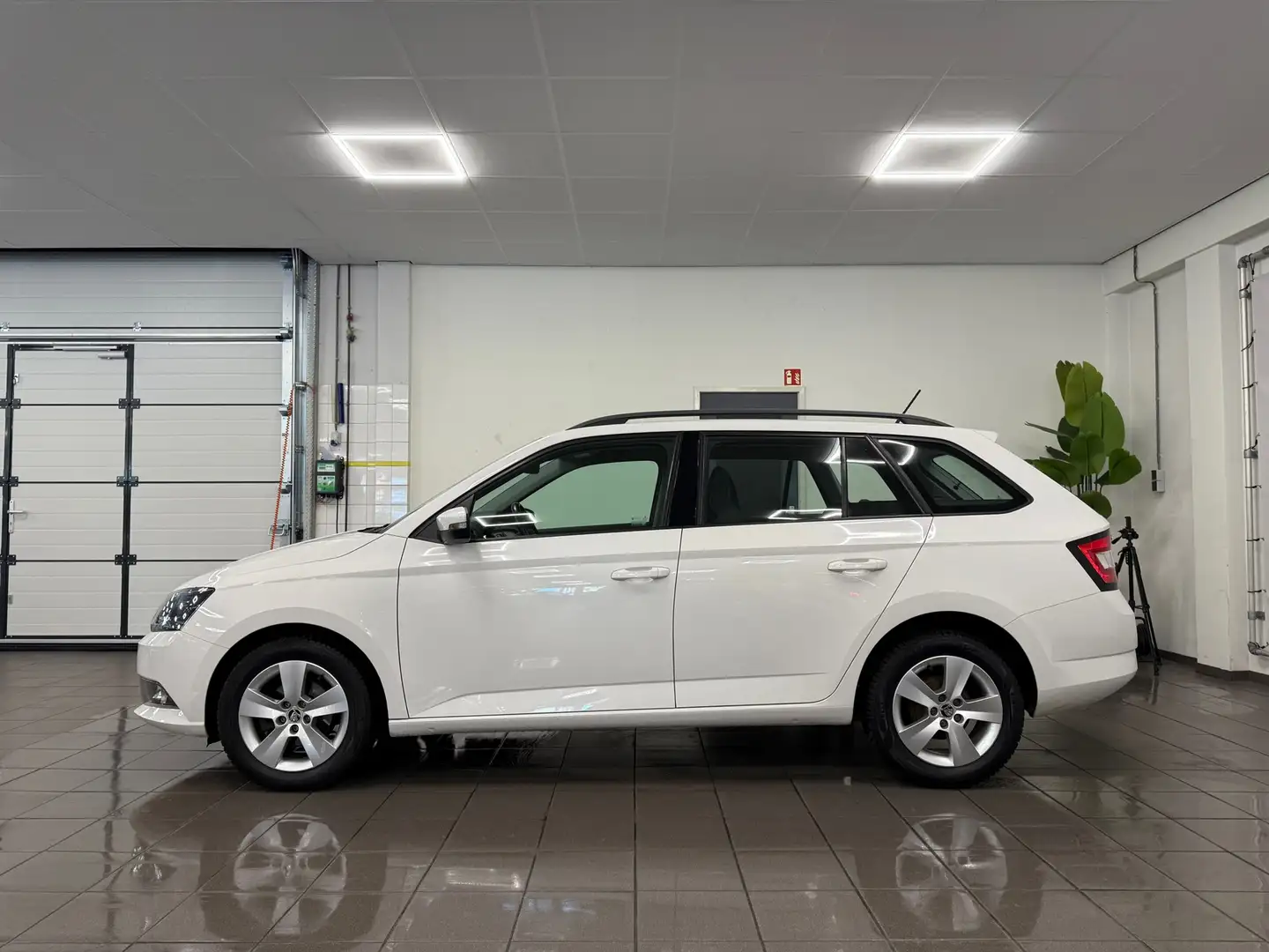 Skoda Fabia Combi 1.0 Ambition Business * Navigatie / Cruise c Blanc - 2