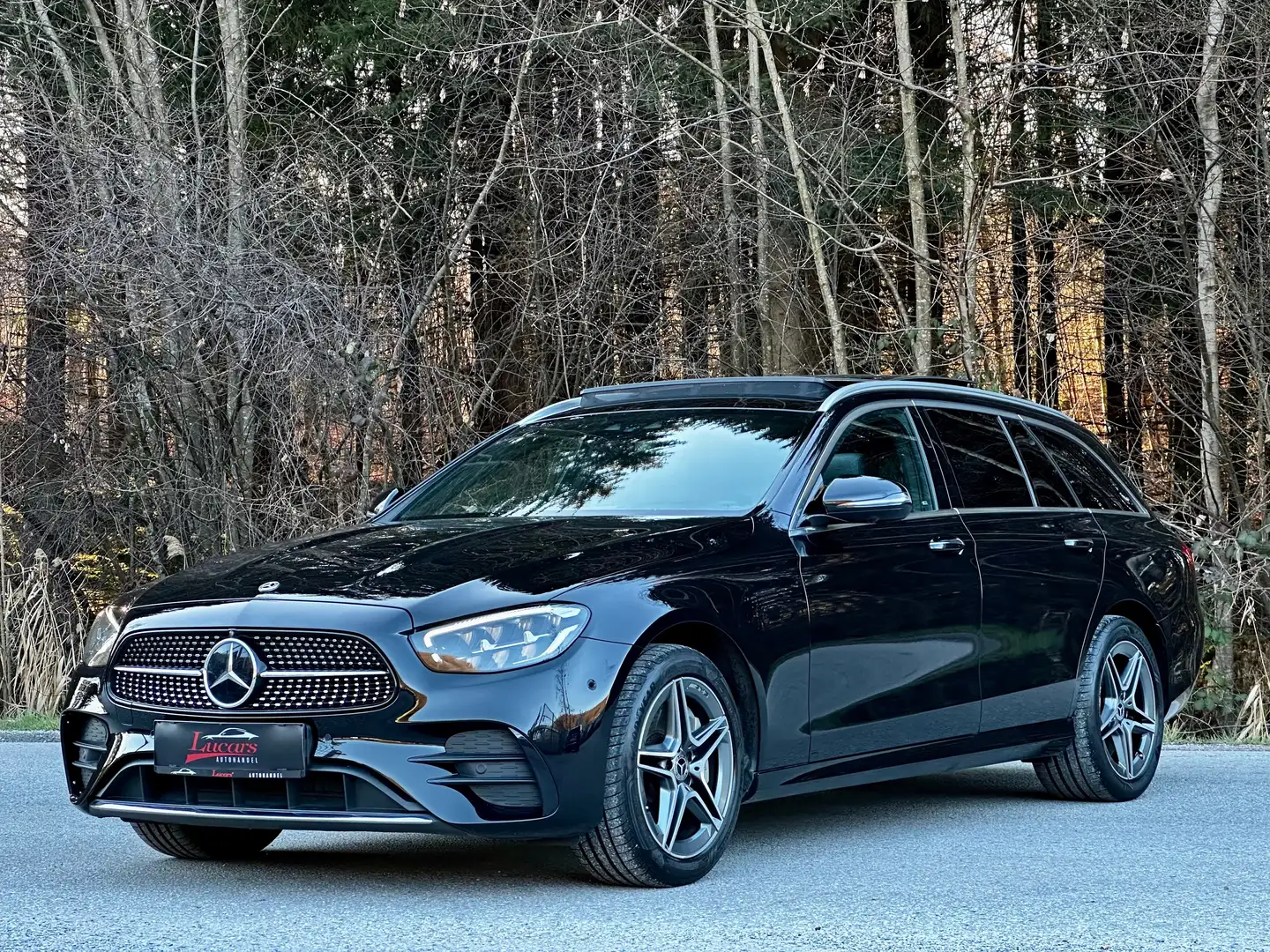 Mercedes-Benz E 300 de 4Matic *AMG*PANO*ACC*BURMESTER*360KAM*HUP*AHK* Schwarz - 1