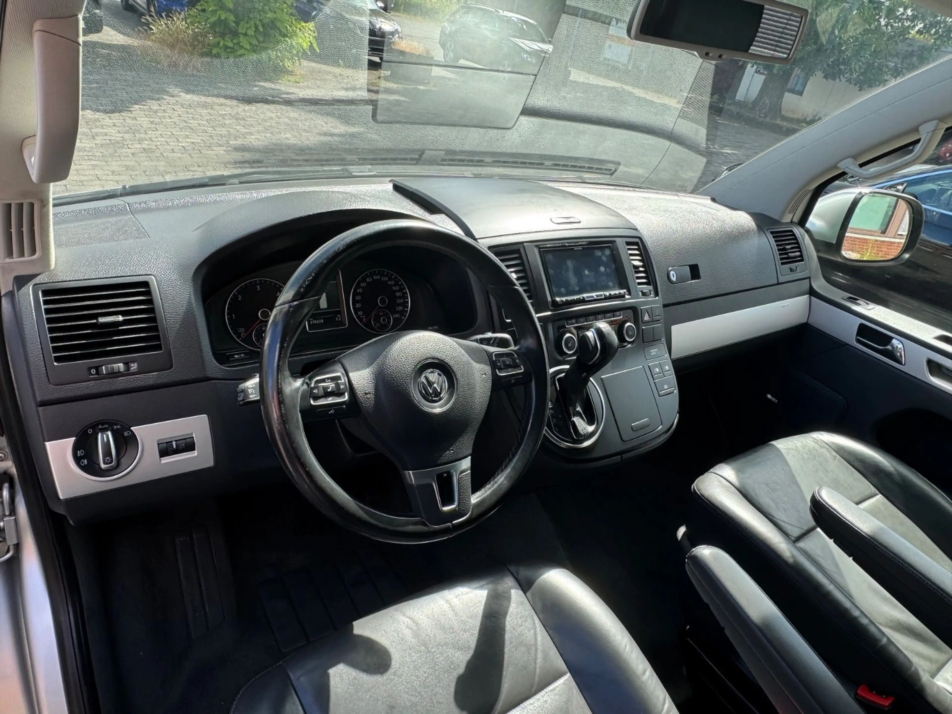 Volkswagen T5 Multivan Highline 4Motion *PANO*LEDER*KAMERA* — photo 9