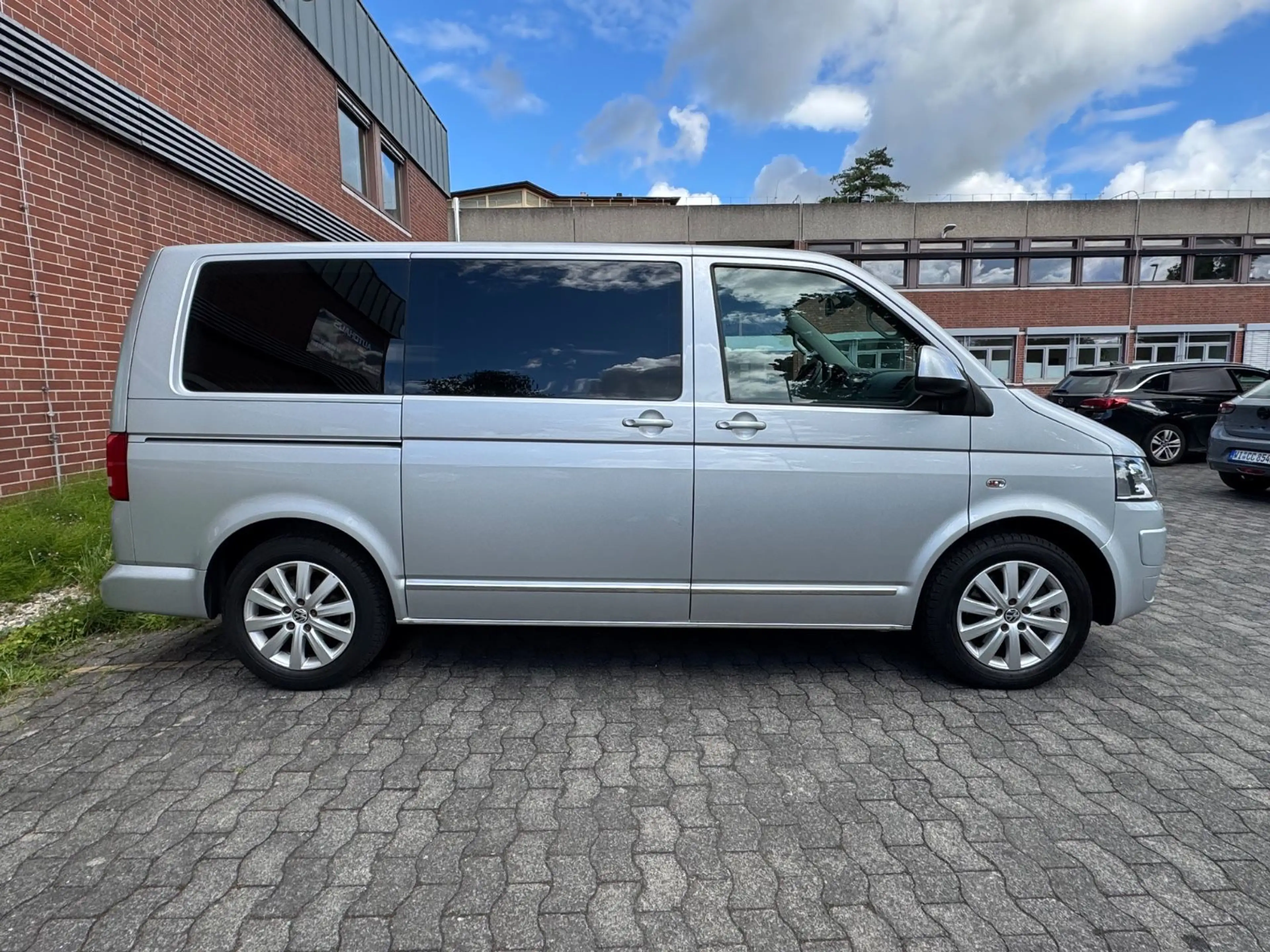 Volkswagen T5 Multivan Highline 4Motion *PANO*LEDER*KAMERA* — photo 4